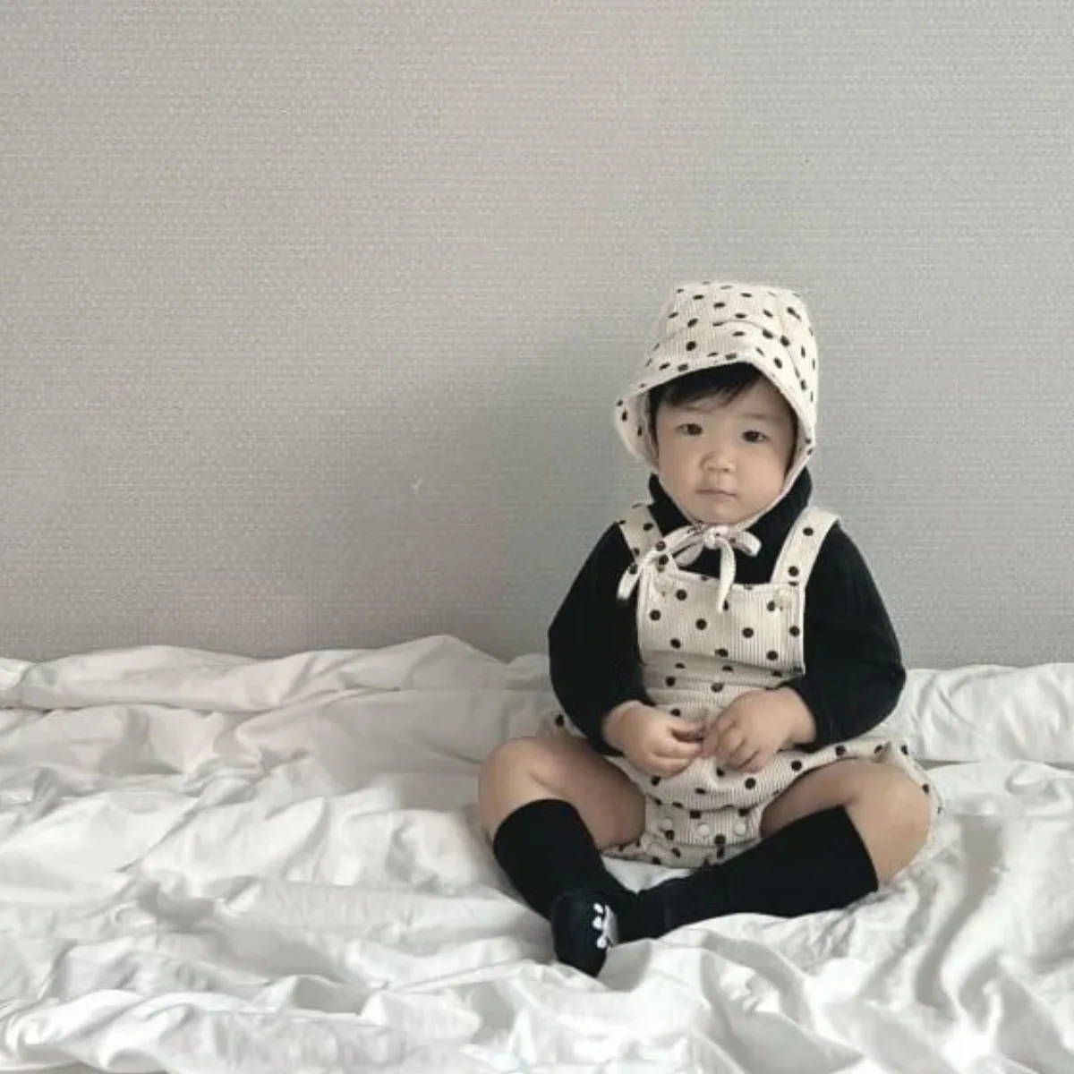 2025 Winter New Baby Sleeveless Corduroy Bodysuit + Hat 2pcs Set Cute Newborn Dot Print Overalls Infant Girl Jumpsuit Clothes