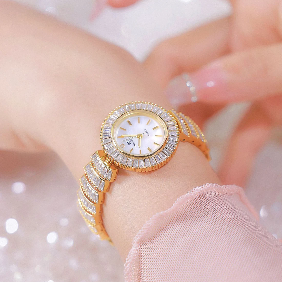 High-end Luxury Woman Watch Full Diamond Gold Silver Bracelet Women Fashion Quartz Wristwatches Ladies Rhinestone Clock