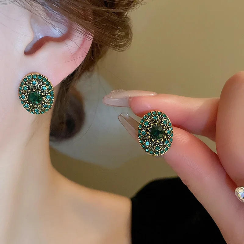 2024 New Arrival Vintage Light Luxury Green Crystal Oval Geometric Stud Earrings for Women Fashion Simple Metal Jewelry Gifts