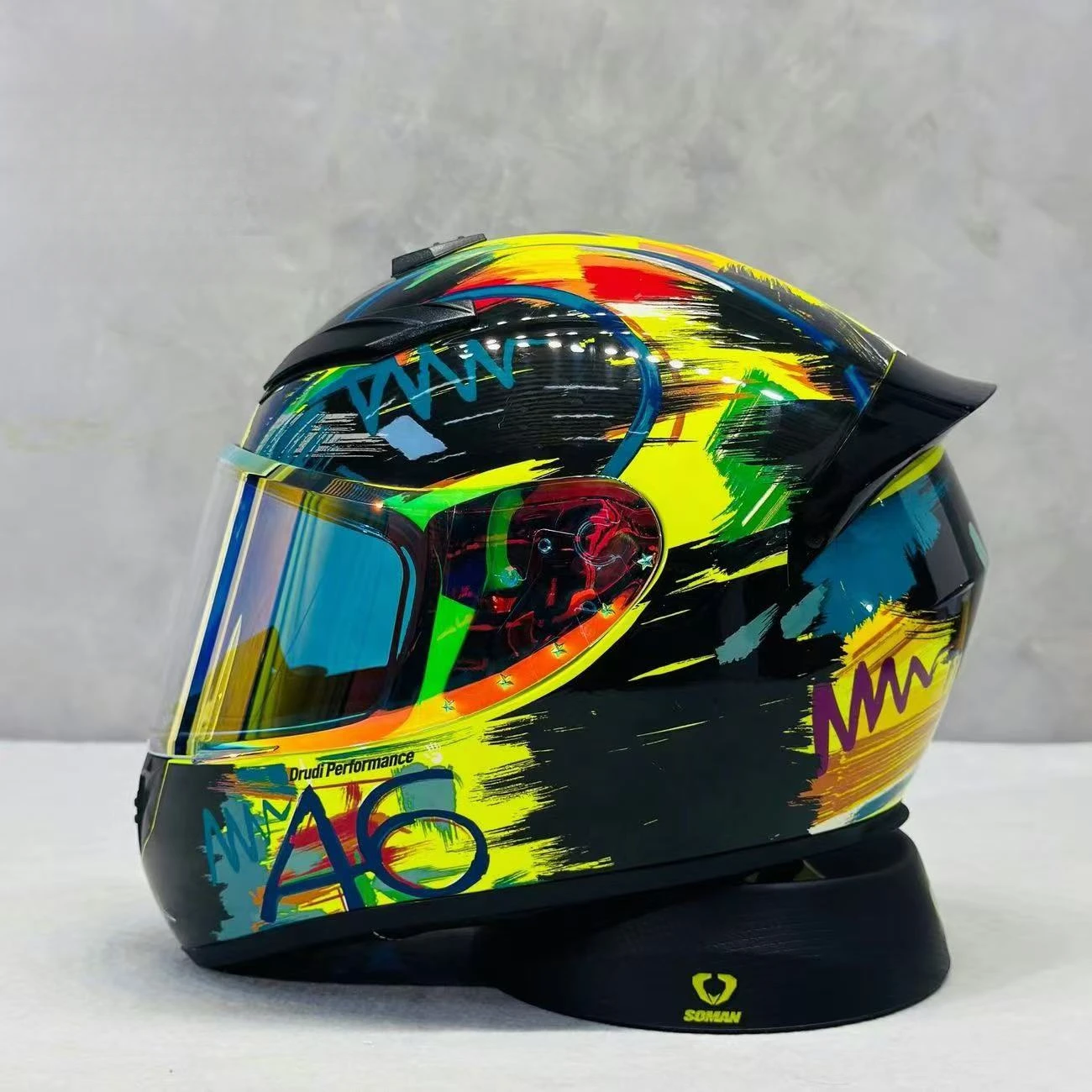 خوذة دراجة نارية كاملة الوجه على طراز Street Graffiti تقلل من سحب الرياح وتثبيت الرأس بسرعات عالية لركوب أقل التعب