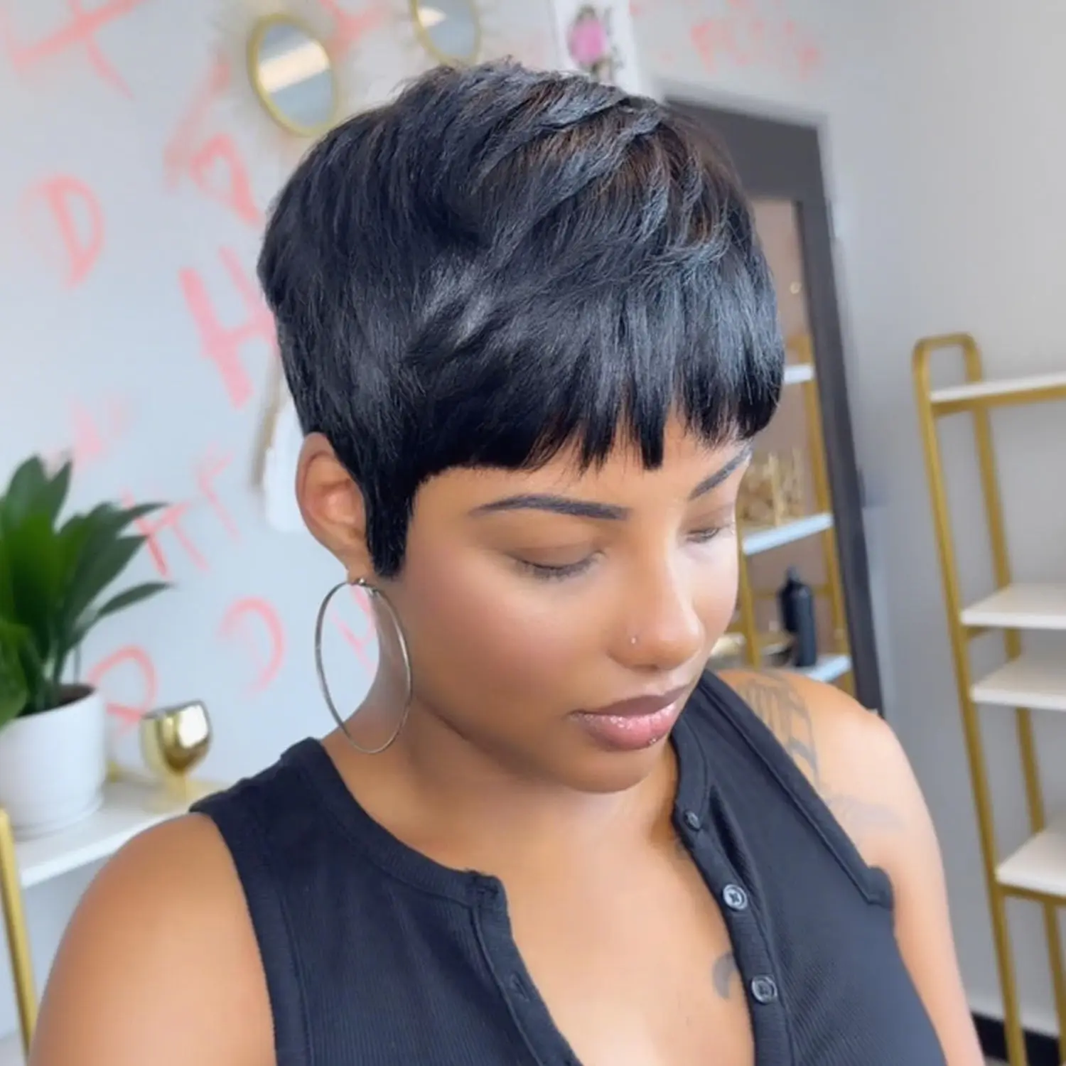 สั้น Pixie ตัดวิกผมผมมนุษย์สั้น Pixie วิกผมผู้หญิงสีดําบราซิลผม Full Machin