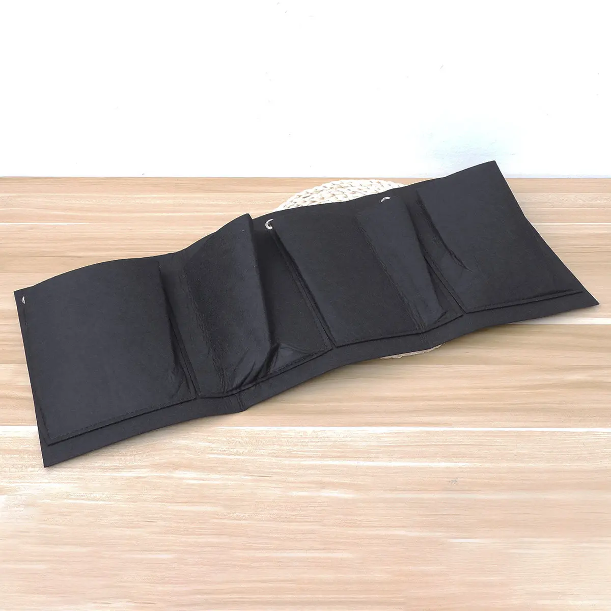 2Pcs Wall Mounted Planting Pouch Felt Planting Bag 4 Flat Pockets Vertical Hanging Planter Indoor Outdoor Vegetable Herb Flower
