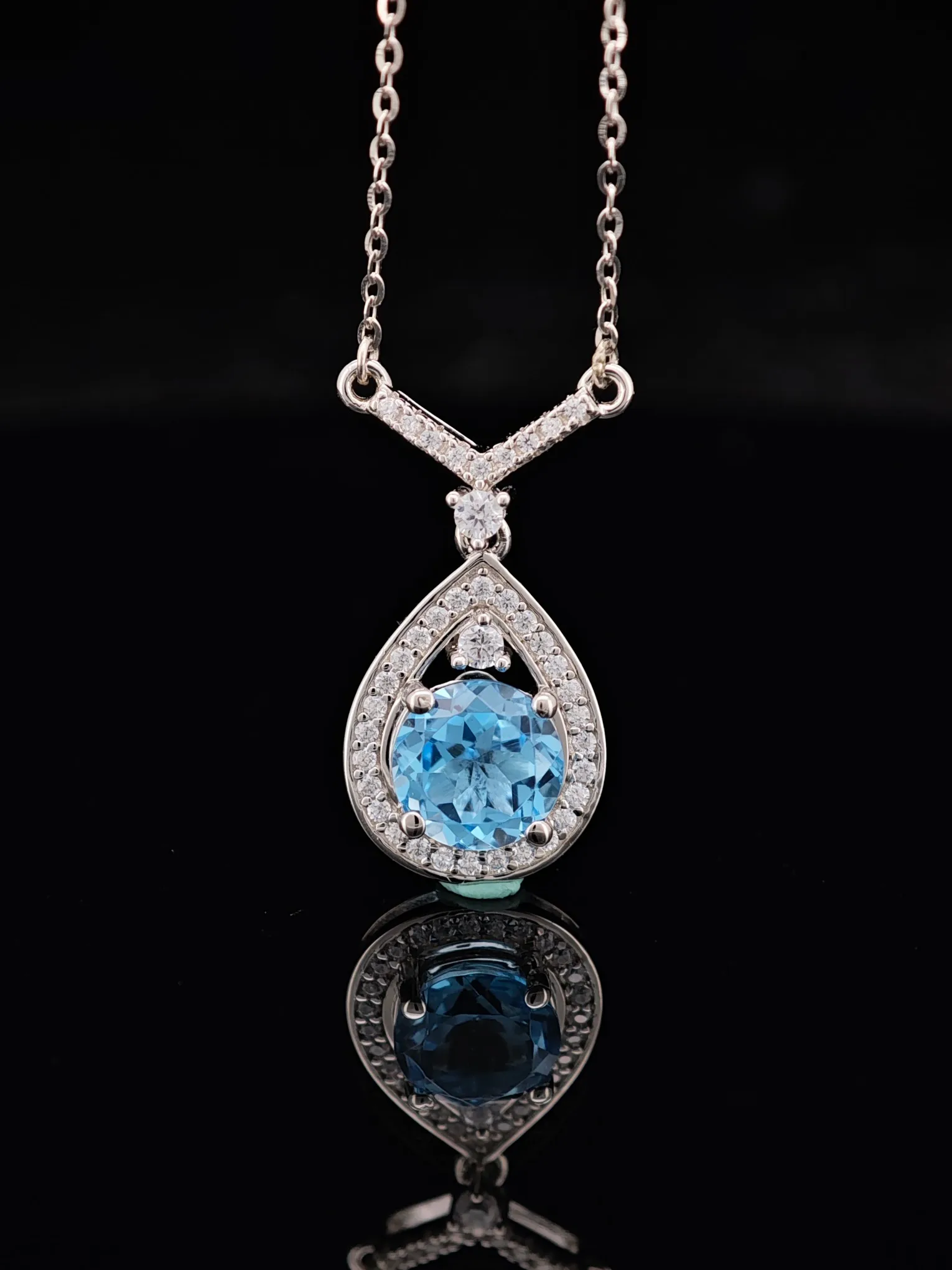 

ChuPing Fine Jewelry Natural Topaz S925 Silver Round Cut Pendant Classic and Gorgeous For Valentine's Day Or Birthday Gift