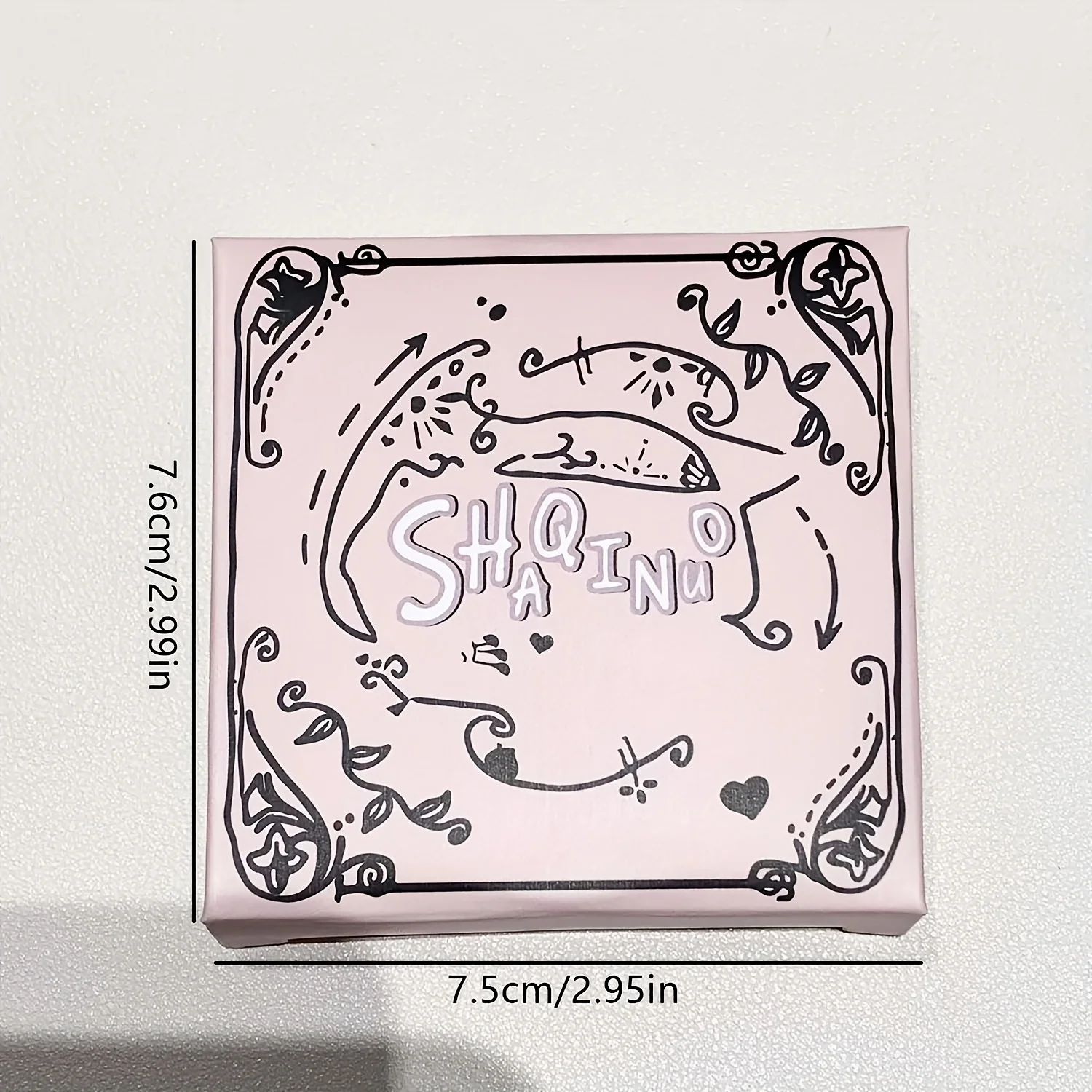 พาเลทไฮไลท์และคอนทัวร์เนื้อแมทสี่สี - เครื่องมือแต่งหน้าระดับมืออาชีพที่มีเฉดสีที่ผสมผสานได้เพื่อสร้างเอฟเฟกต์การซ้อนทับ
