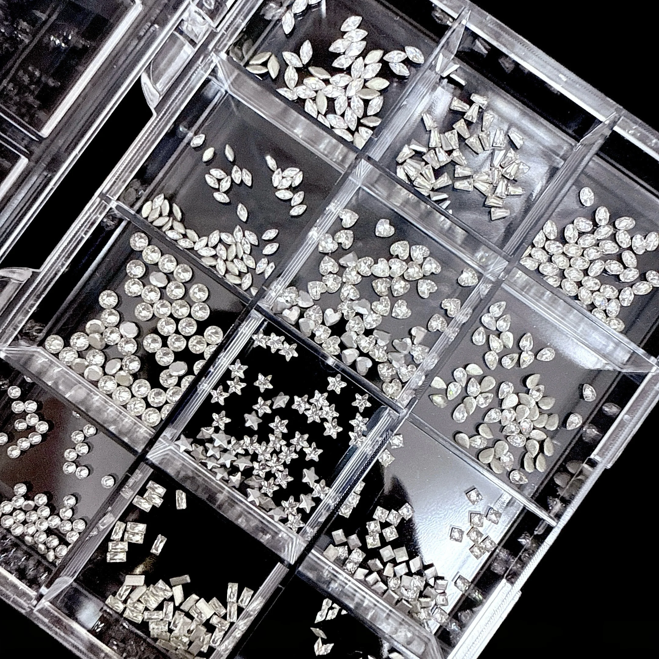 600PCS 5A Mixed Flat Back Clear Zircon Rhinestones Kit 12 Grids Assorted Sizes/Shapes Shiny Nail Art Charms Manicure Supplies