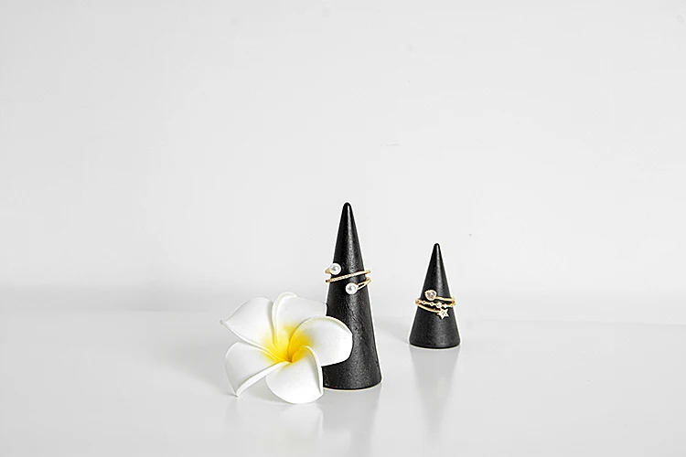 Solid Wooden Cone Finger Ring Display Stand Holder Jewelry Shop Ring Organizer Counter Top Showcase Jewellery Cabinet Ring Stand