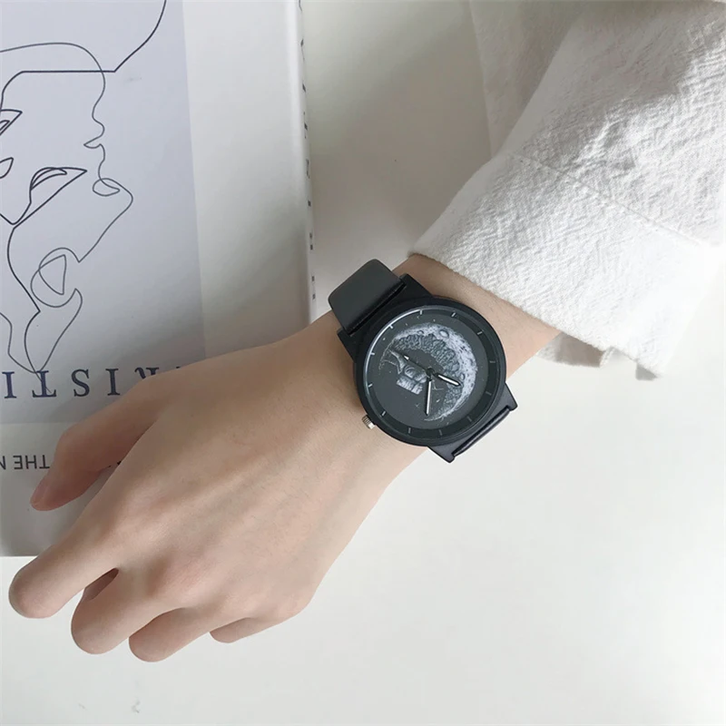 Minimalist Unisex Watch for Men Women Couple Simple New Space Moon Style Creative Dial Quartz Wristwatch Male Female Wrist Clock