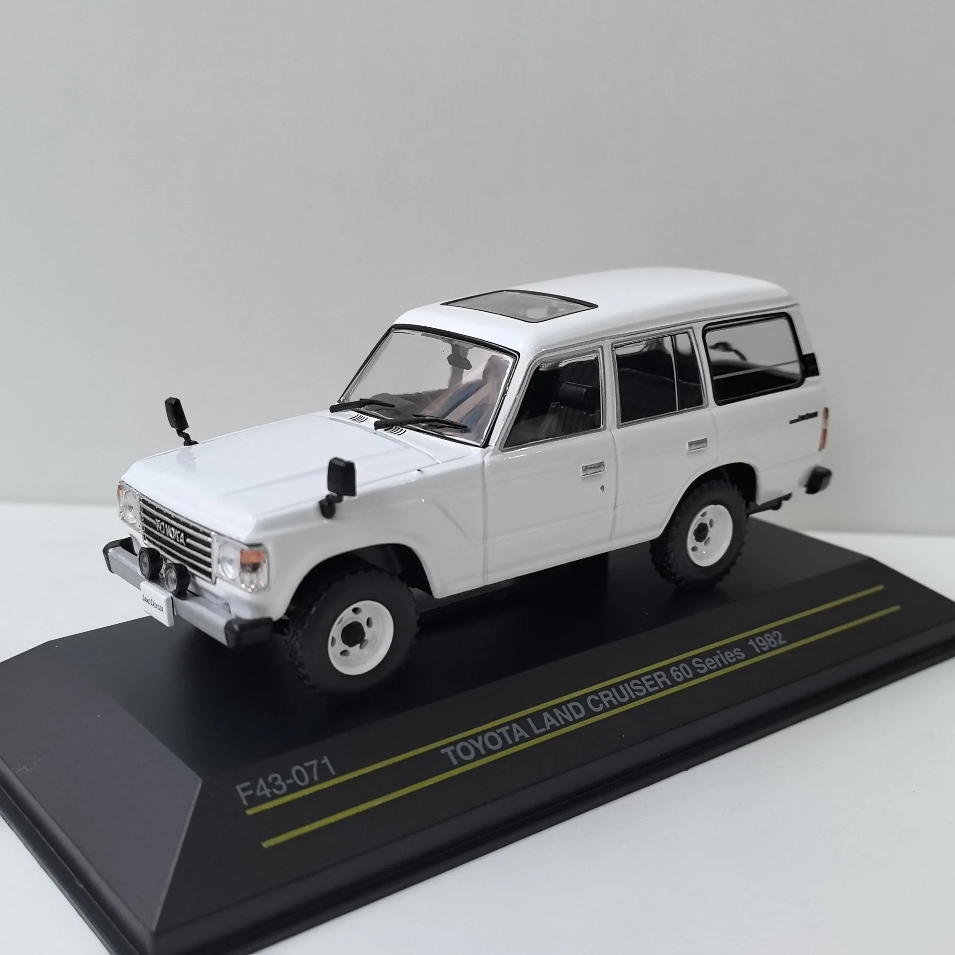 

Diecast First 1/43 Scale Toyota LC60 1982 Alloy Car Model Collectible Toy Gift Souvenir Display Ornament