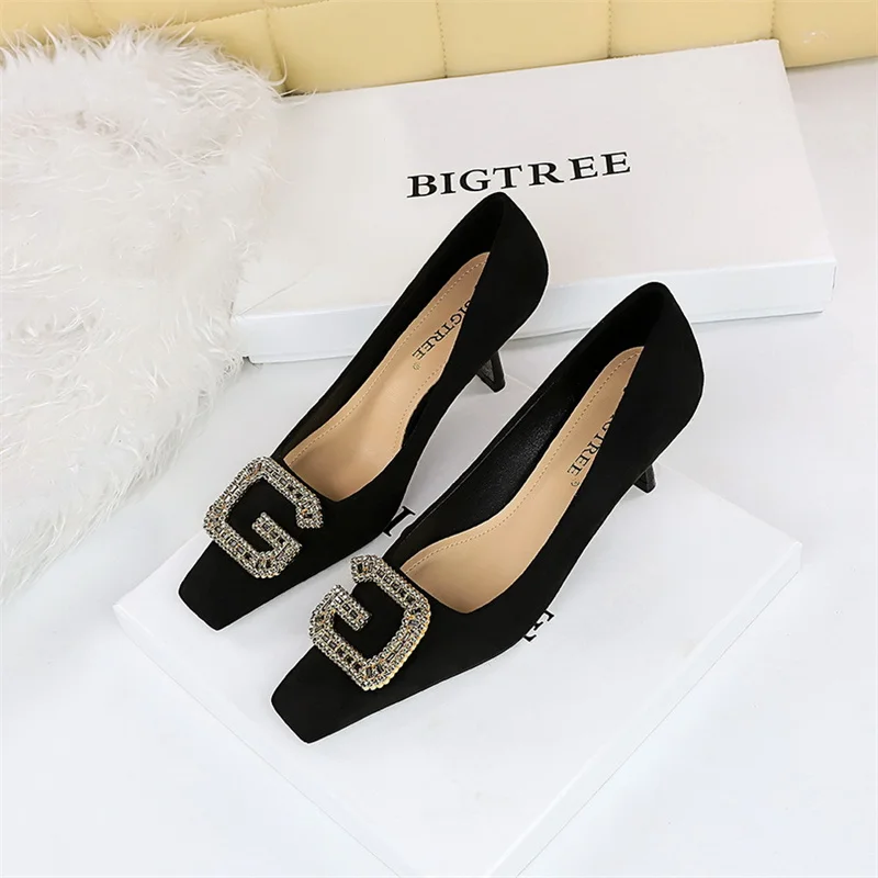 

Black Apricot Party Style High Heels Pumps Shallow Mouth Square Toe Flock Metal Crystal Buckle Spring Autumn Lady Shoes