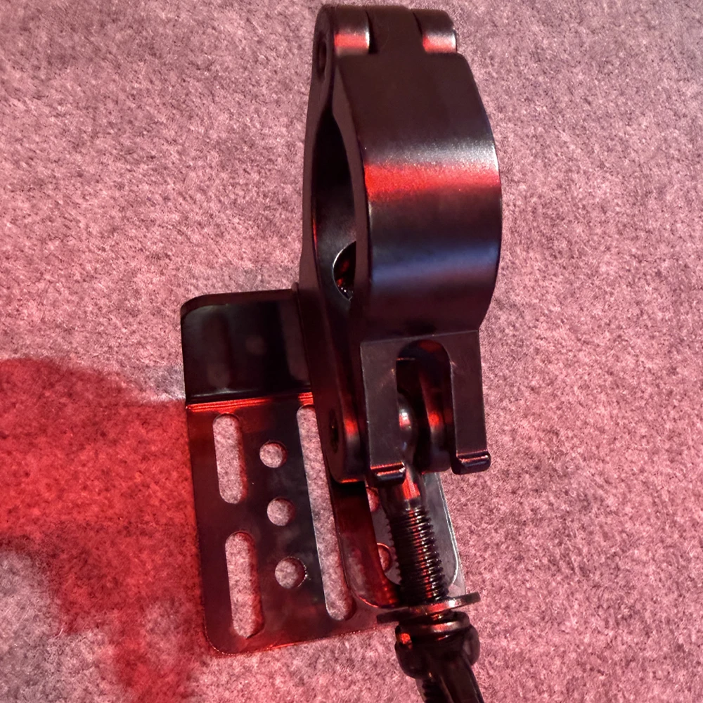 L Mounting Plate 100KG LED Display Heavy Duty Truss Clamp Black Metal Truss Hook with Multi hole Bracket for Stage Screen Rig