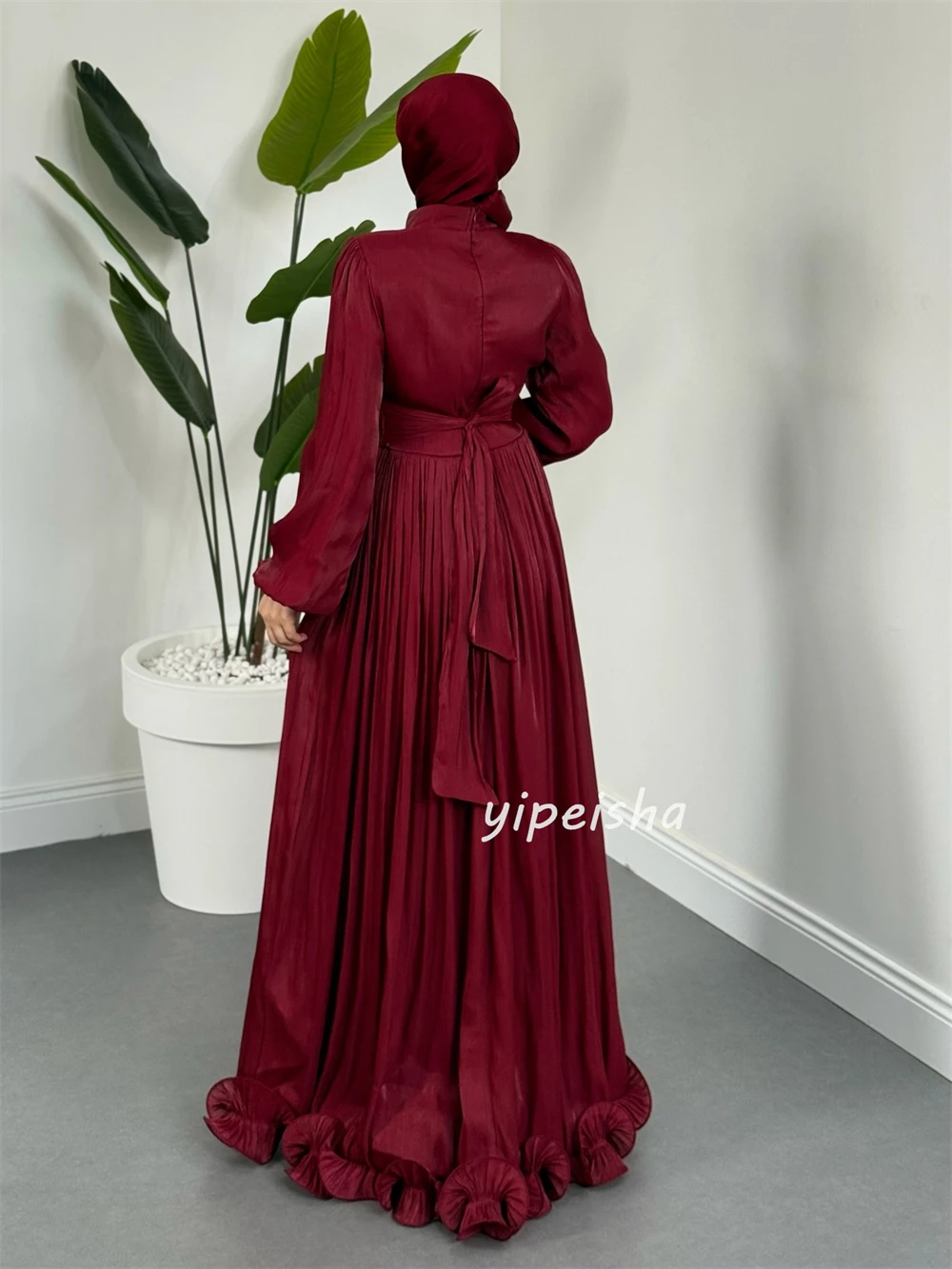 Maßgeschneiderte formelle Abendkleider, hoher Kragen, gerüschte Falte, A-Linie-Abschlussballkleid, moderner Stil, bodenlanges Partykleid aus Saudi-Arabien