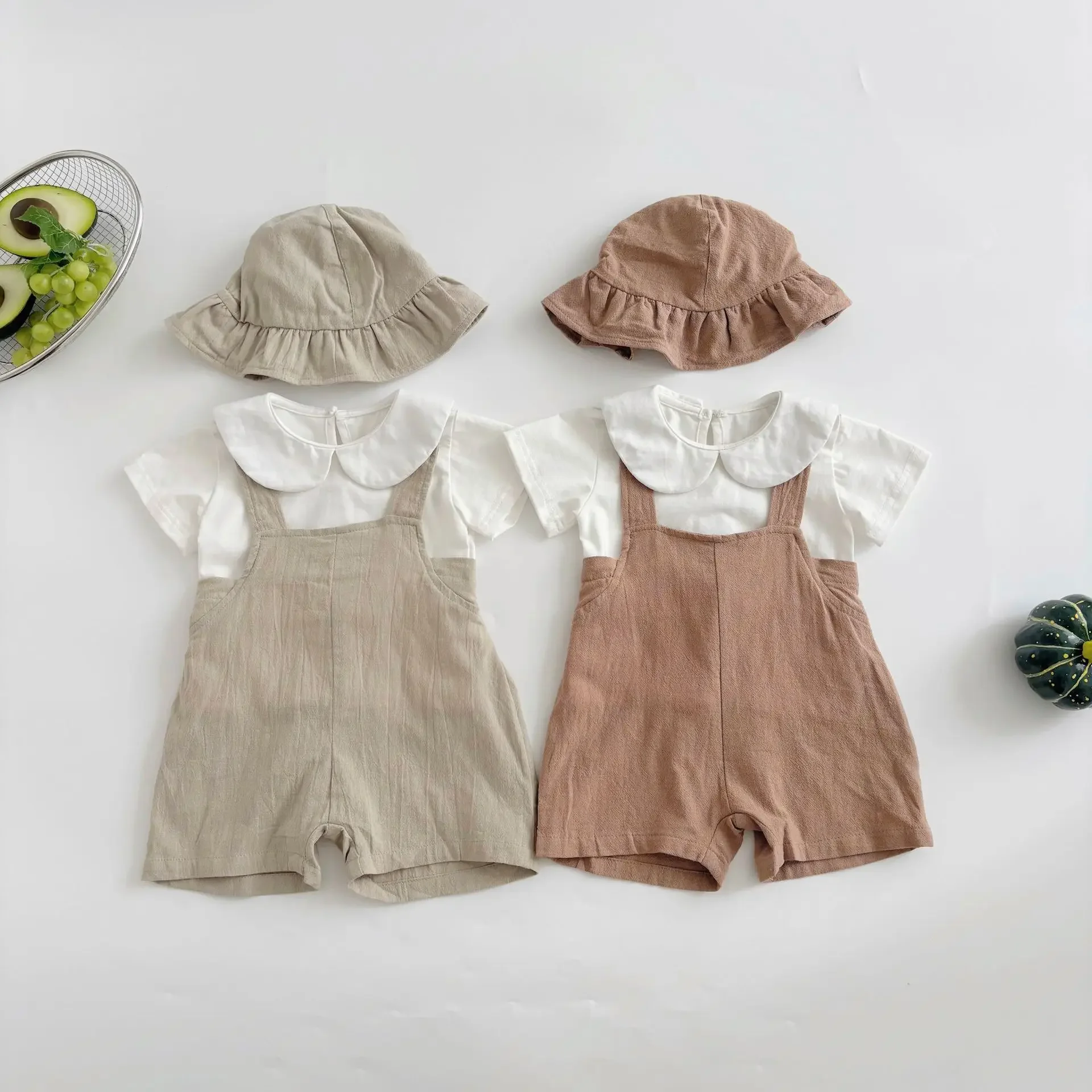 

2025 Summer Baby Outfit Set White Doll Collar Top Solid Color Suspender Romper with Matching Hat Unisex Infant Clothes
