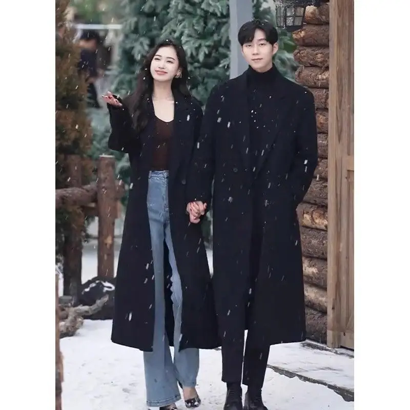 

Мужская асимметричная куртка из шерстяной смеси в стиле постапокалиптического индастриала с эффектом потертости, металлическими заклепками, в стиле панк-рок, эмо, крутая, дерзкая, загадочная, в стиле техно-одежды.