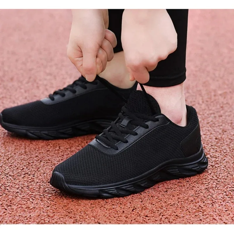 venda-quente-preto-respiravel-sapatos-casuais-para-o-homem-tenis-sapatos-masculinos-calcados-masculinos-macios-sapatos-de-caminhada-planos-zapatillas-de-deporte