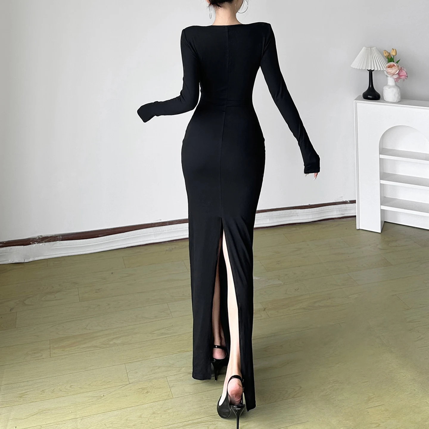 ชุดเดรสยาวทรงเข้ารูป คอวีลึก แขนยาว แต่งห่วงโลหะ ดีไซน์เว้าข้าง เซ็กซี่ เหมาะสำหรับงานปาร์ตี้และคลับ แฟชั่นหรูหรา สำหรับผู้หญิง ปี 2025