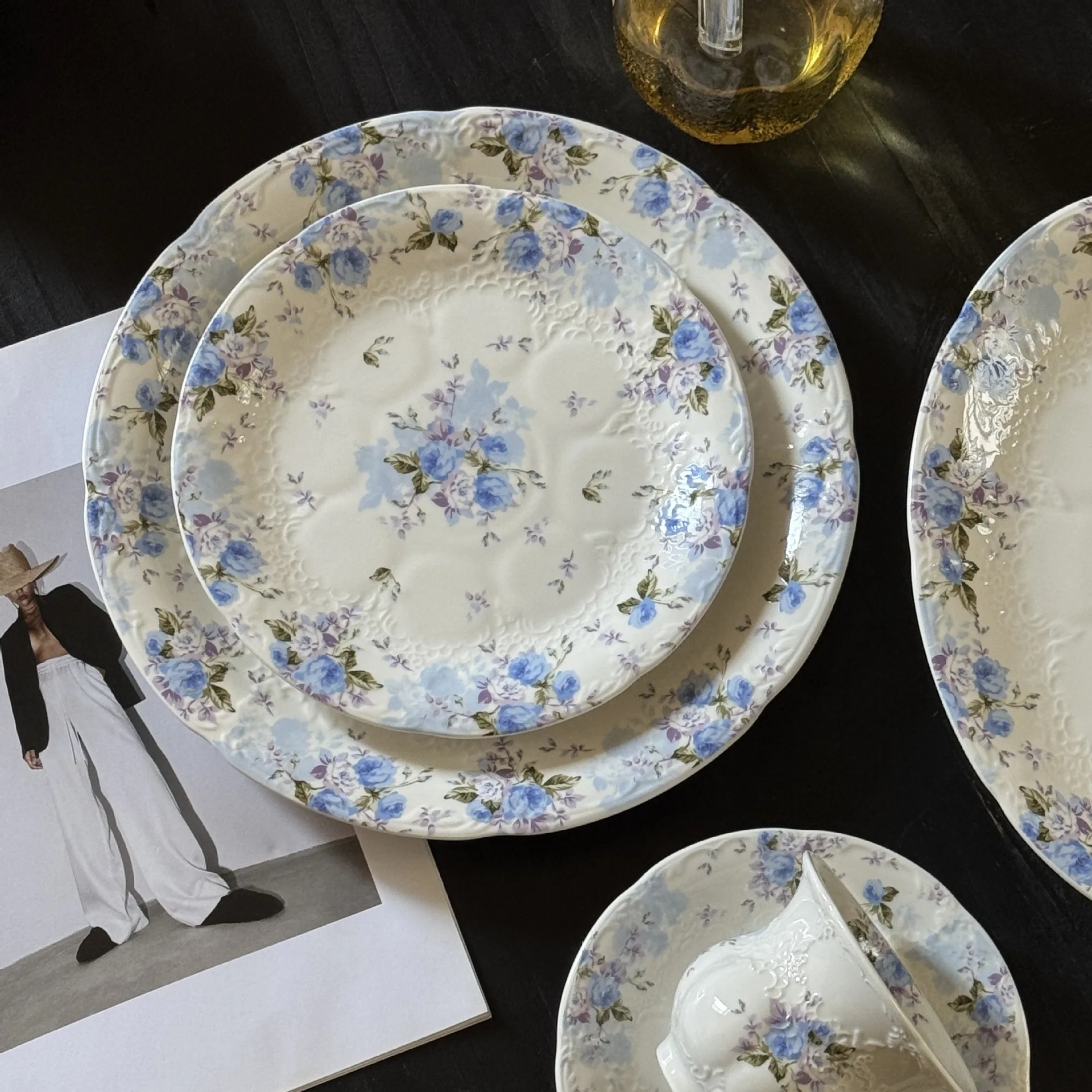 conjunto-de-xicara-e-prato-de-ceramica-com-relevo-de-rosa-azul-francesa-estilo-vintage-para-mulheres-e-festas-de-cha
