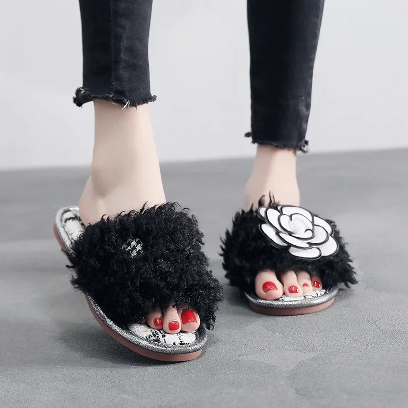 Black White Fur Slides Mules Shoes Woman Camellia Flower 2024 Women Luxury Pearl Beads Letter Pendant Flip Flops