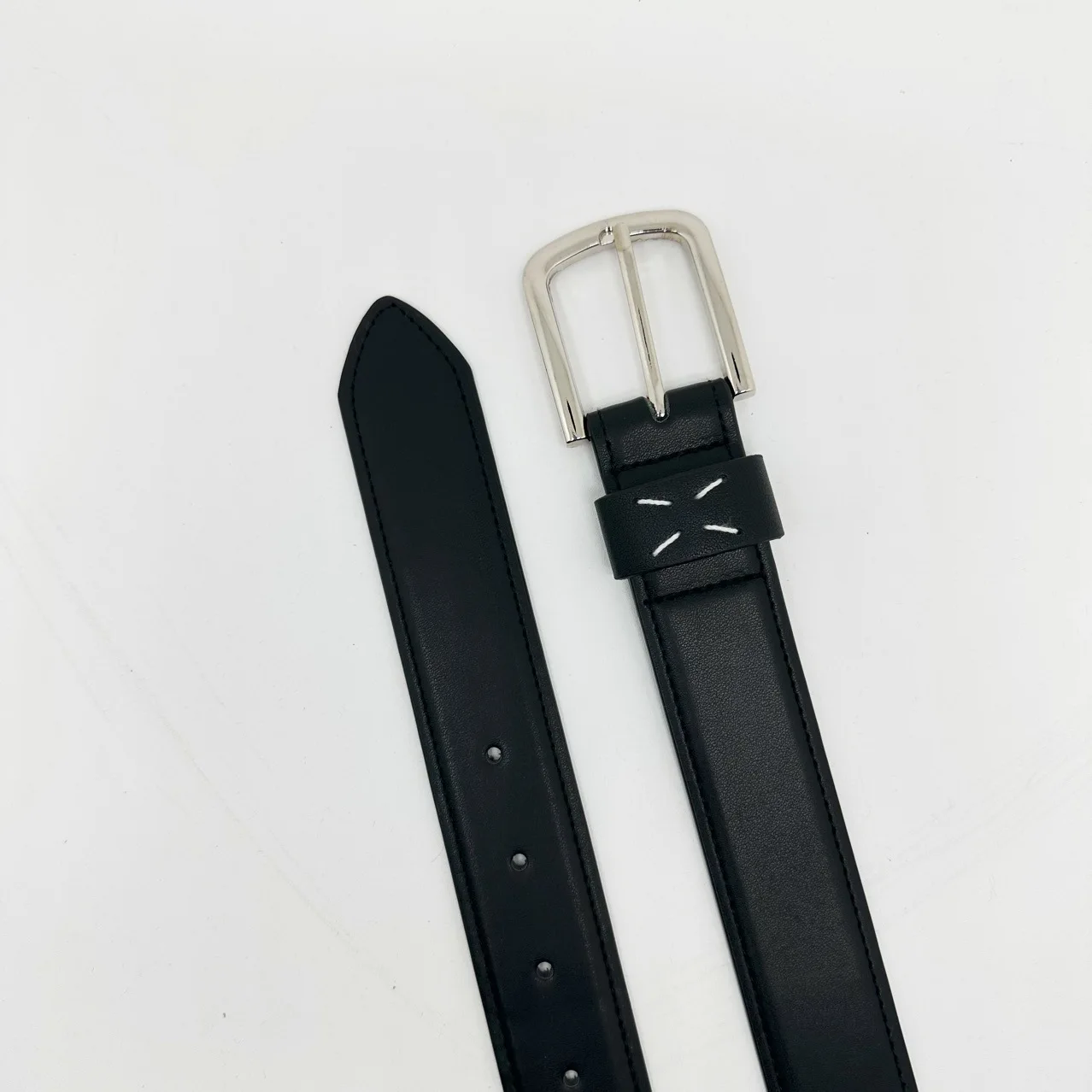 Una cintura per donna e uomo, semplice e versatile, fibbia ad ago nera per studenti, decorazione personalizzata, cintura per donna