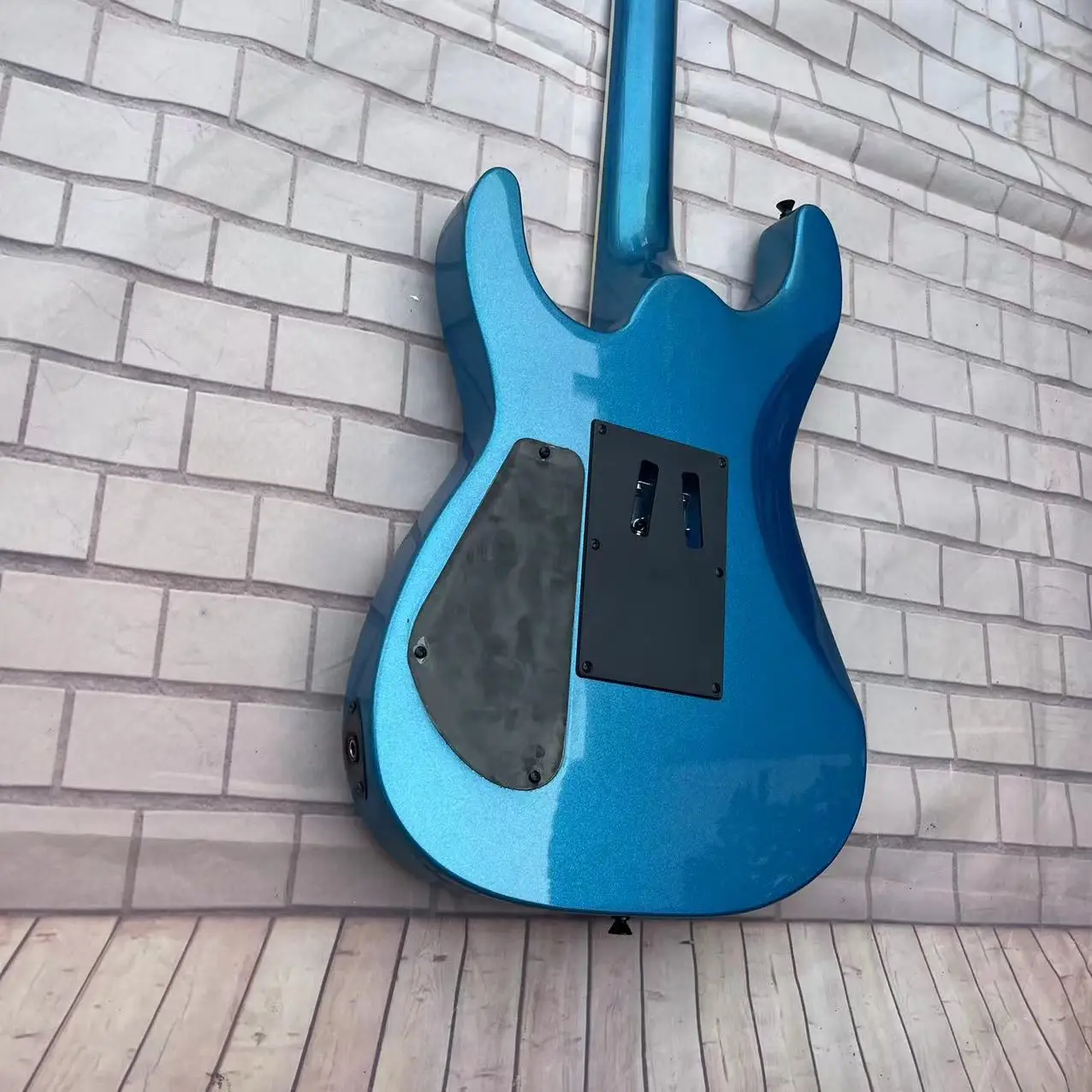 Guitar 6-string electric guitar, metal blue guitar with high gloss, chrome plated accessories, factory real pictures, can be shi