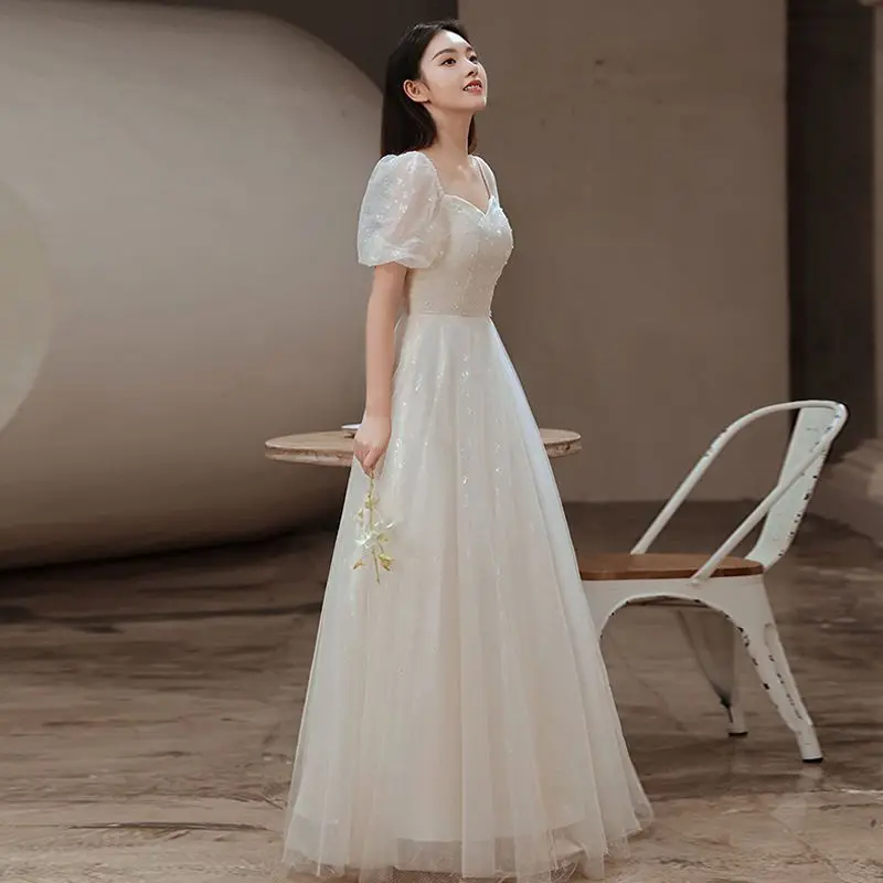 فستان سهرة أبيض متخصص نمط جديد مأدبة خرافية مزاجه الراقية نمط طويل الاجتماع السنوي استضافة فستان المرأة الربيع