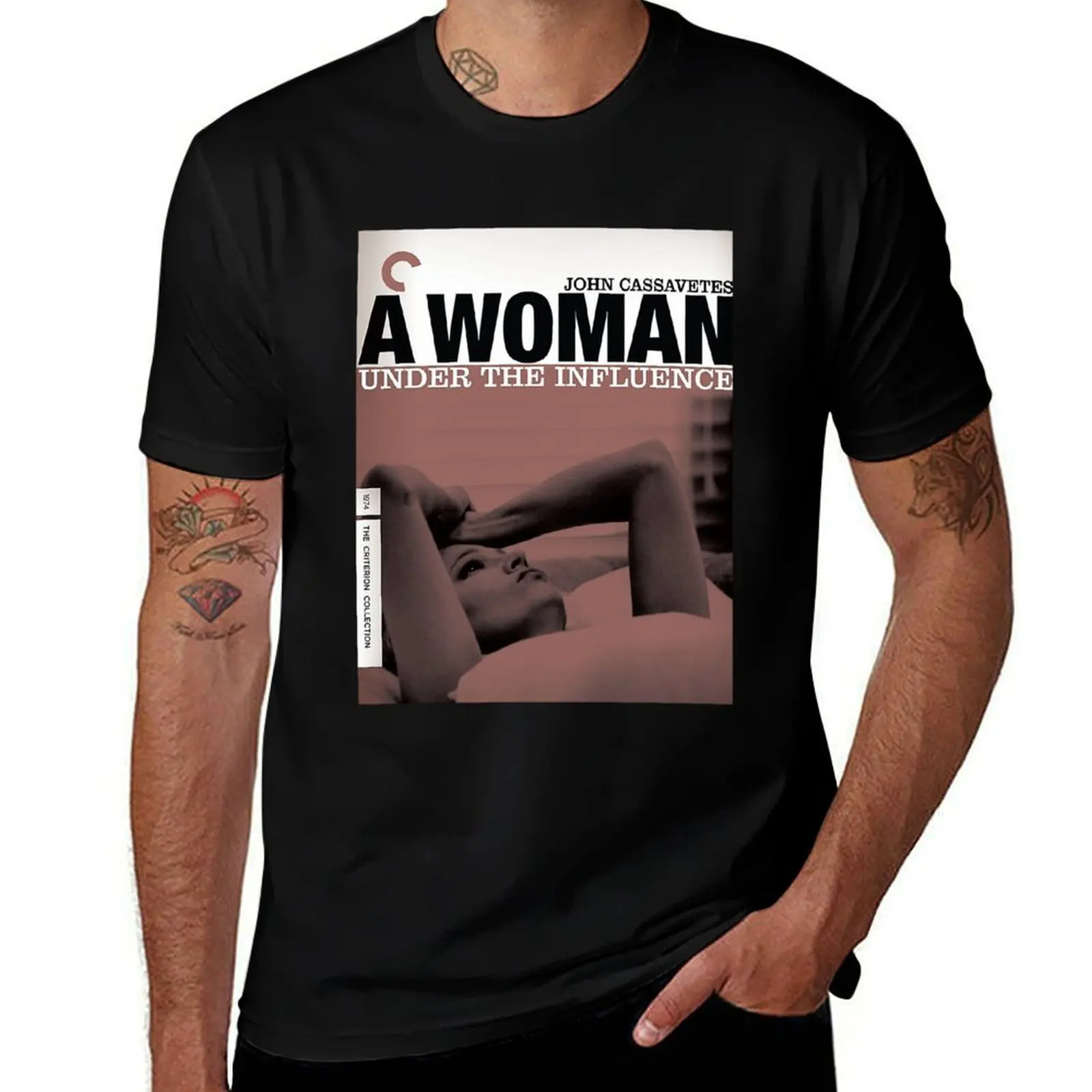 T-shirt A Woman Under The Influence, décontracté, design simple, à manches courtes