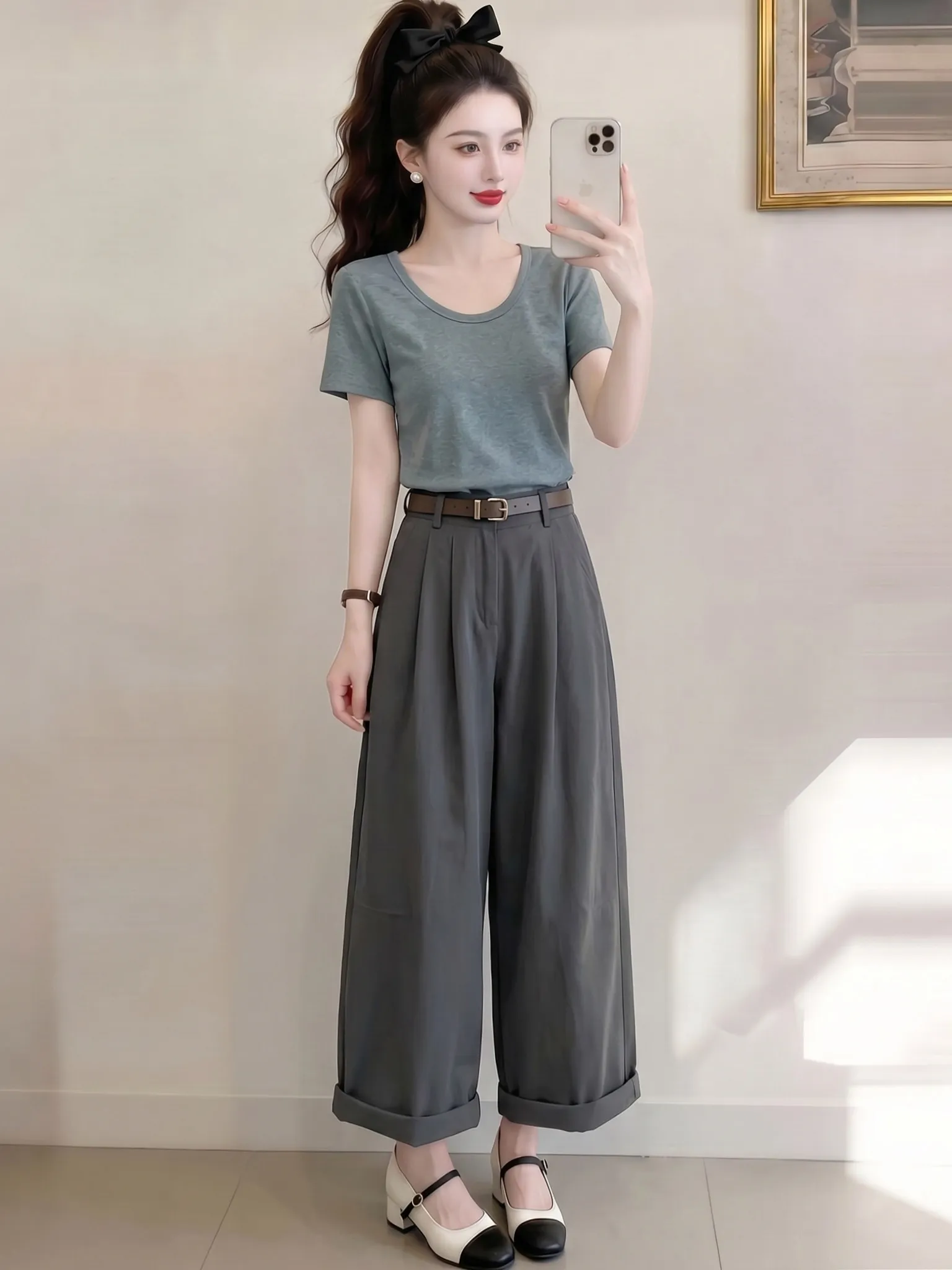 

Korean Style Women's Summer Thin Short Sleeve T-Shirt And Casual Pants Set Versatile Lightweight round Neck Top for Office Wear