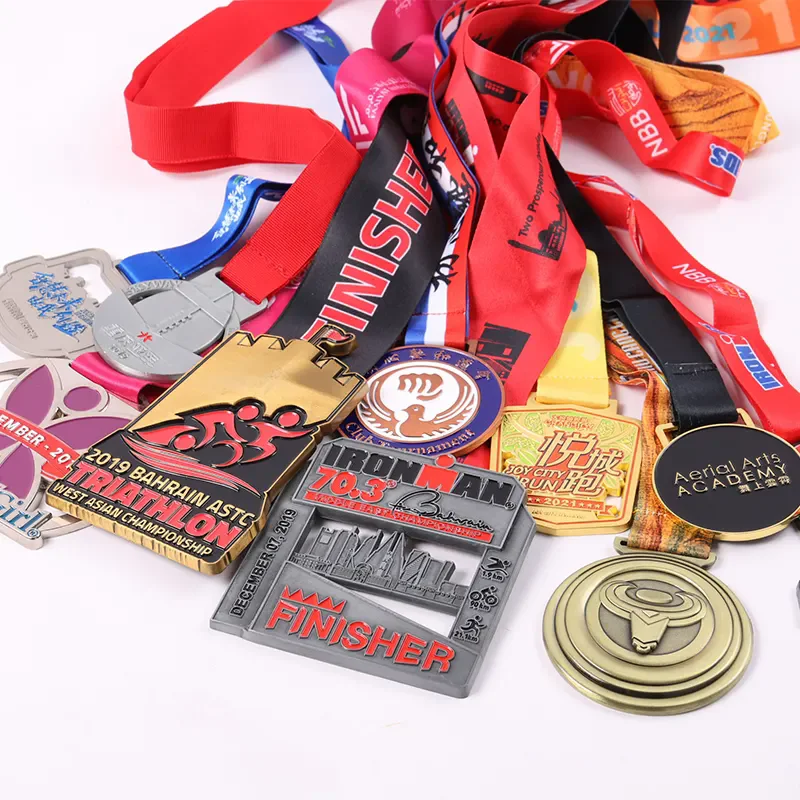 Wholesale Custom Medals Cheap Zinc Alloy Hollow Marathon Run Medal Sports Metal Basketball Soccer Football Medal With Ribbon ﻿