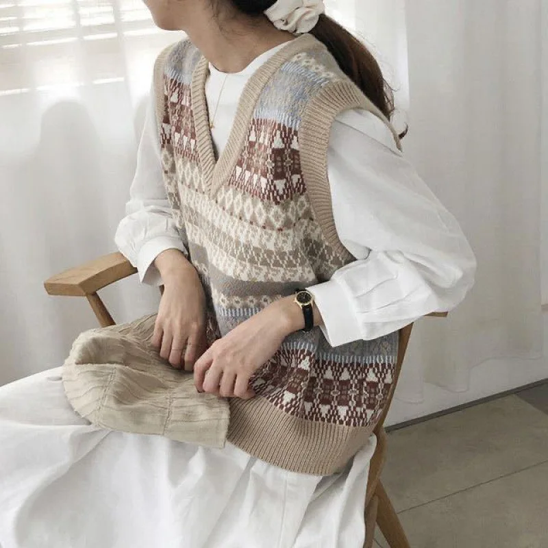 Korean Version Loose Knit Vest, Versatile Pullover, V-neck Sweater, Short Style, Fashion, Temperament, Autumn, Winter