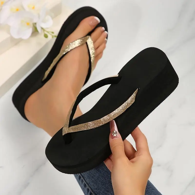 Bequeme Plateau-Keilabsatz-Flip-Flops für Damen – Sommer 2026 – Weiche, dicksohlige Strandpantoletten – Damen-Sandalen mit Absatzhöhe – Detail 8