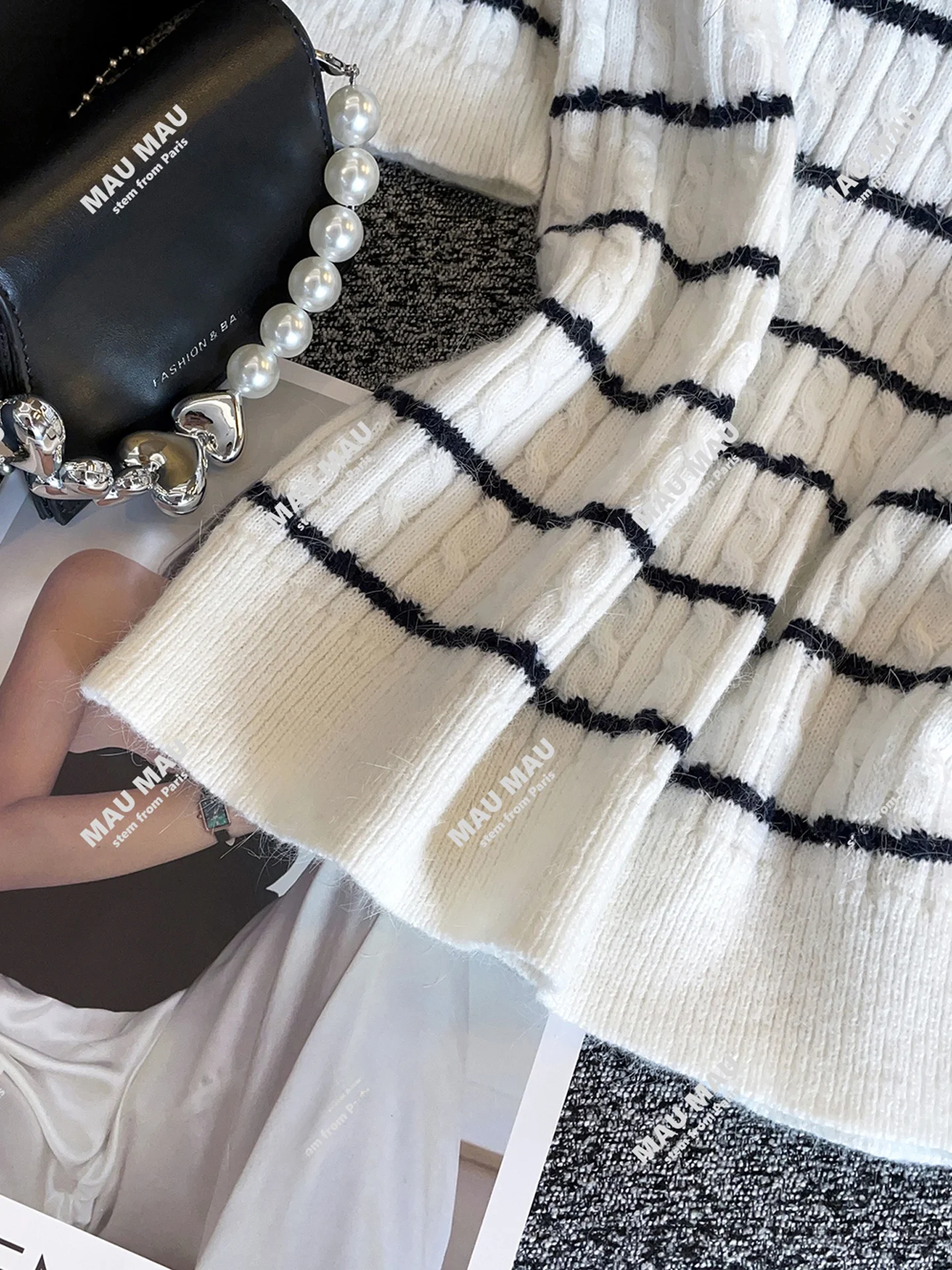 ソフトなストライプニットトップス レディース プレミアムファッション 秋 2025 通勤 スリム ラウンドネック レギュラーフィット ニット