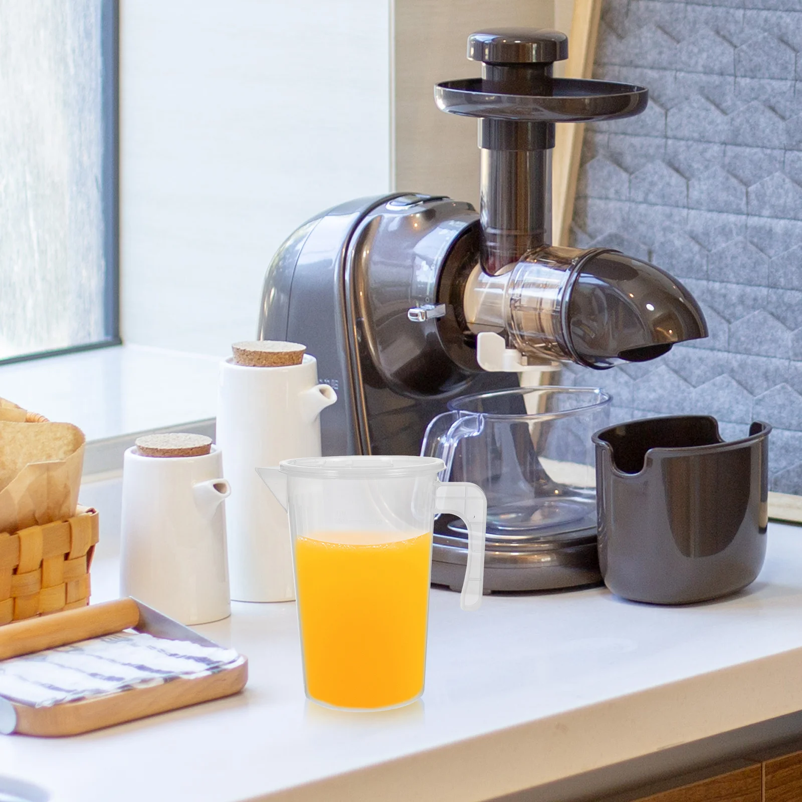 

2000ml Plastic Measuring Pitcher Large Capacity Sliding Lid Double Sided Graduated Scale Cooking Baking Plastic Mixing Pitcher