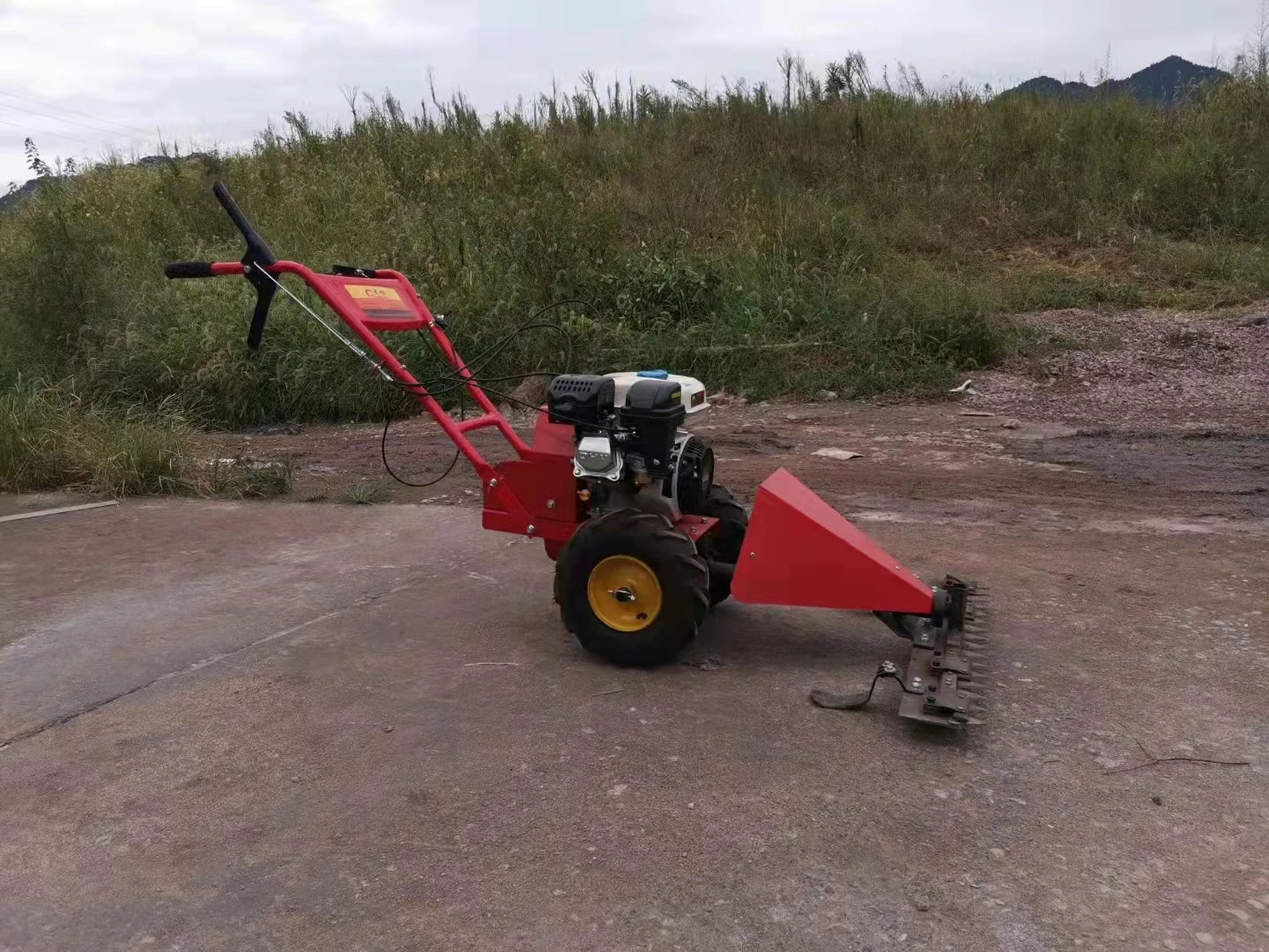 Petrol Gas Power Source Sod Grass Cutter / Lawn Grass Cutting Machine Lawn Mower