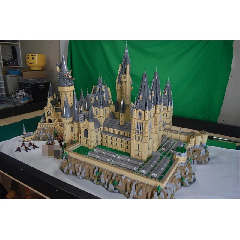 MOC-Grand château d'architecture de film célèbre, modèle de nuits de construction, assemblage de vues de rue, collection créative, jouets en briques pour enfants