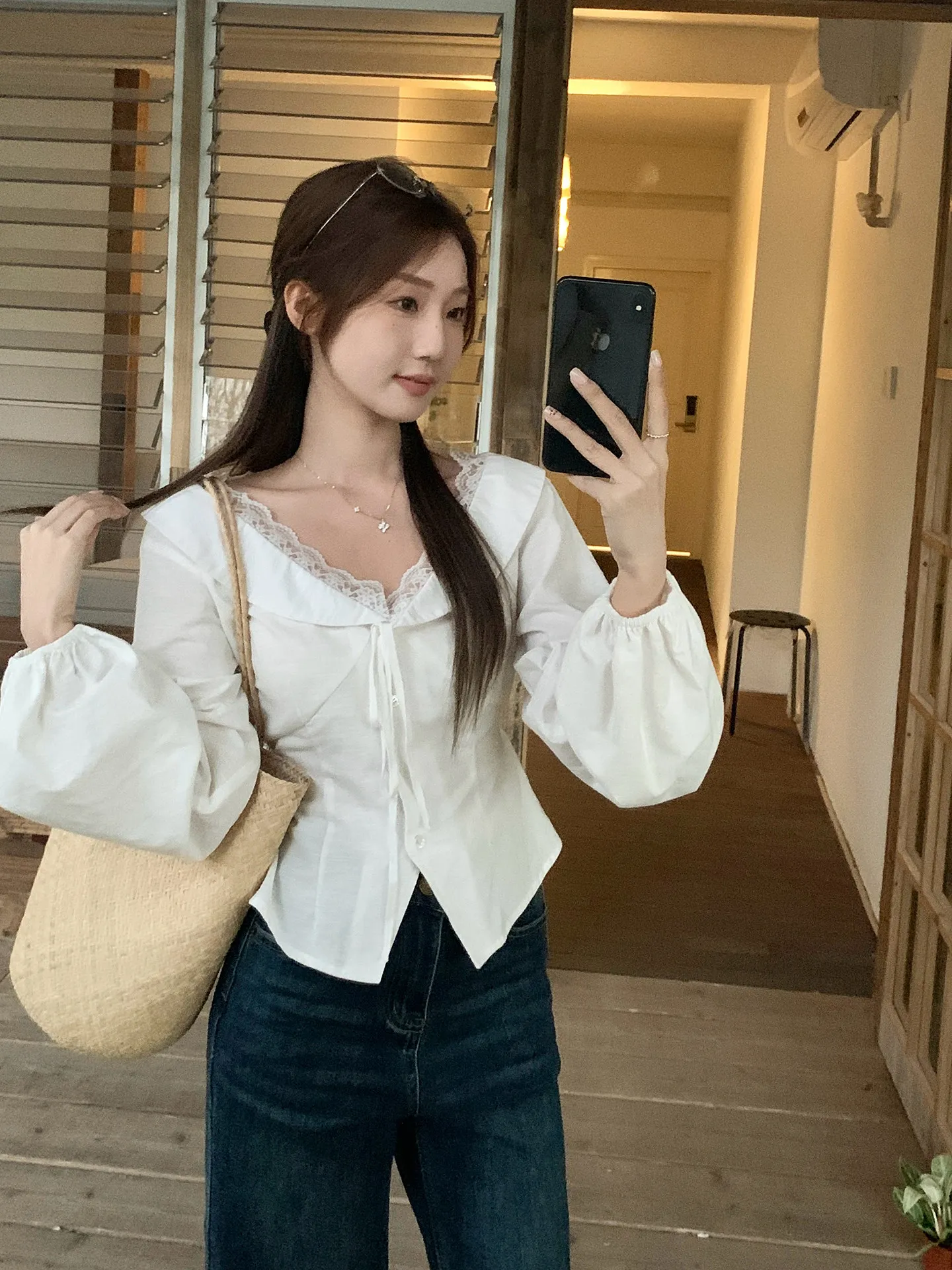 

Белая кружевная блузка с длинным рукавом, женская, весенняя, новый дизайн, с утягивающим эффектом на талии, короткий топ в корейском стиле, из смесового хлопка и льна