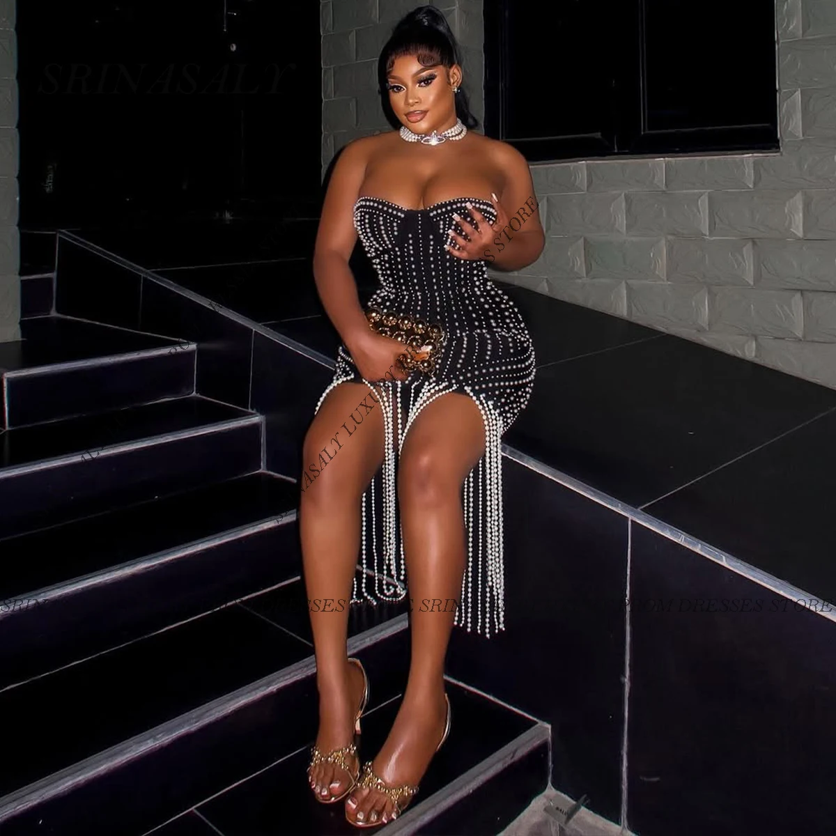 ชุดราตรีทรงเมอร์เมดประดับคริสตัลและลูกปัดแบบกำหนดเอง แต่งพู่ระย้าสุดเซ็กซี่ แขนกุด สำหรับงานพรอมหรืองานกาล่าดินเนอร์ ปี 2025