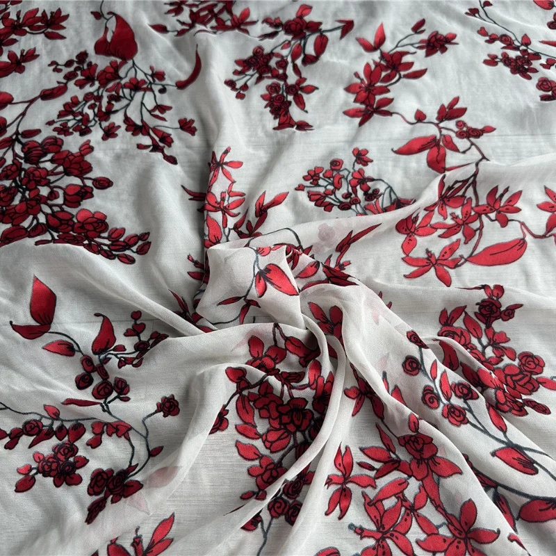

1 метр 100% шелка тутового шелкопряда 14 момме, жоржет с эффектом выжигания, белый с красным цветочным принтом, ширина 138 см (54 дюйма), продается на метры, JN684-1