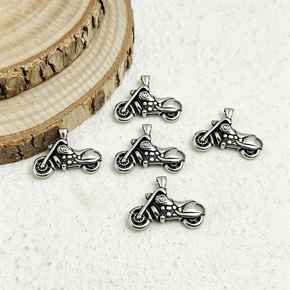 Punk-style motorcycle-shaped stainless steel pendant, waterproof and non-fading blackening process, retro metal accessories