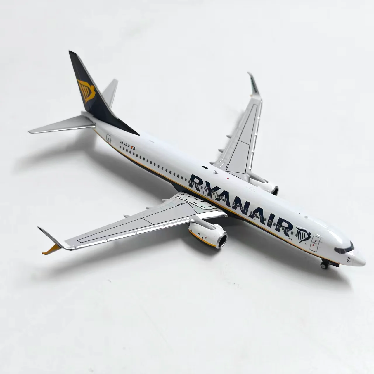 دييكاست 1/400 مقياس NG نماذج Ryanair 737-800 سبيكة نموذج طائرة تحصيل لعبة هدية تذكارية عرض حلية