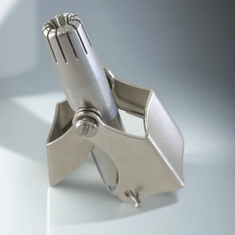 ماكينة تشذيب شعر الأنف والأذن اليدوية الجديدة من الفولاذ المقاوم للصدأ للرجال، جهاز حلاقة قابل للغسل للعناية بالوجه