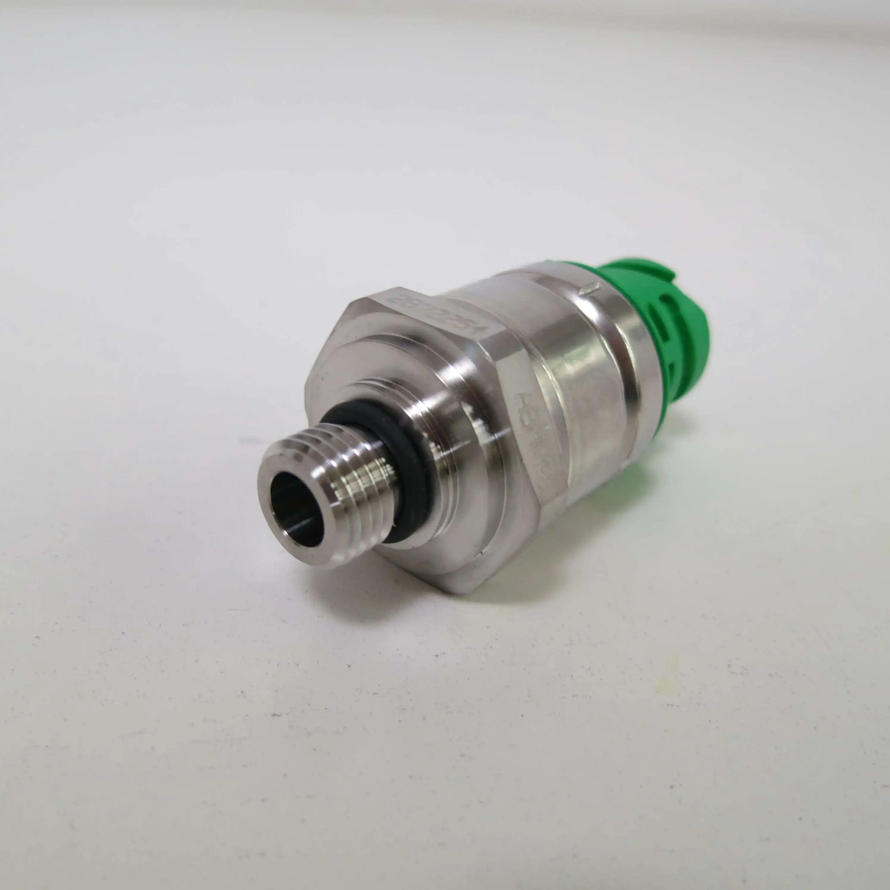 Factory Price Genuine Diesel Engine Spare Parts Oil Pressure Sensor 2872254