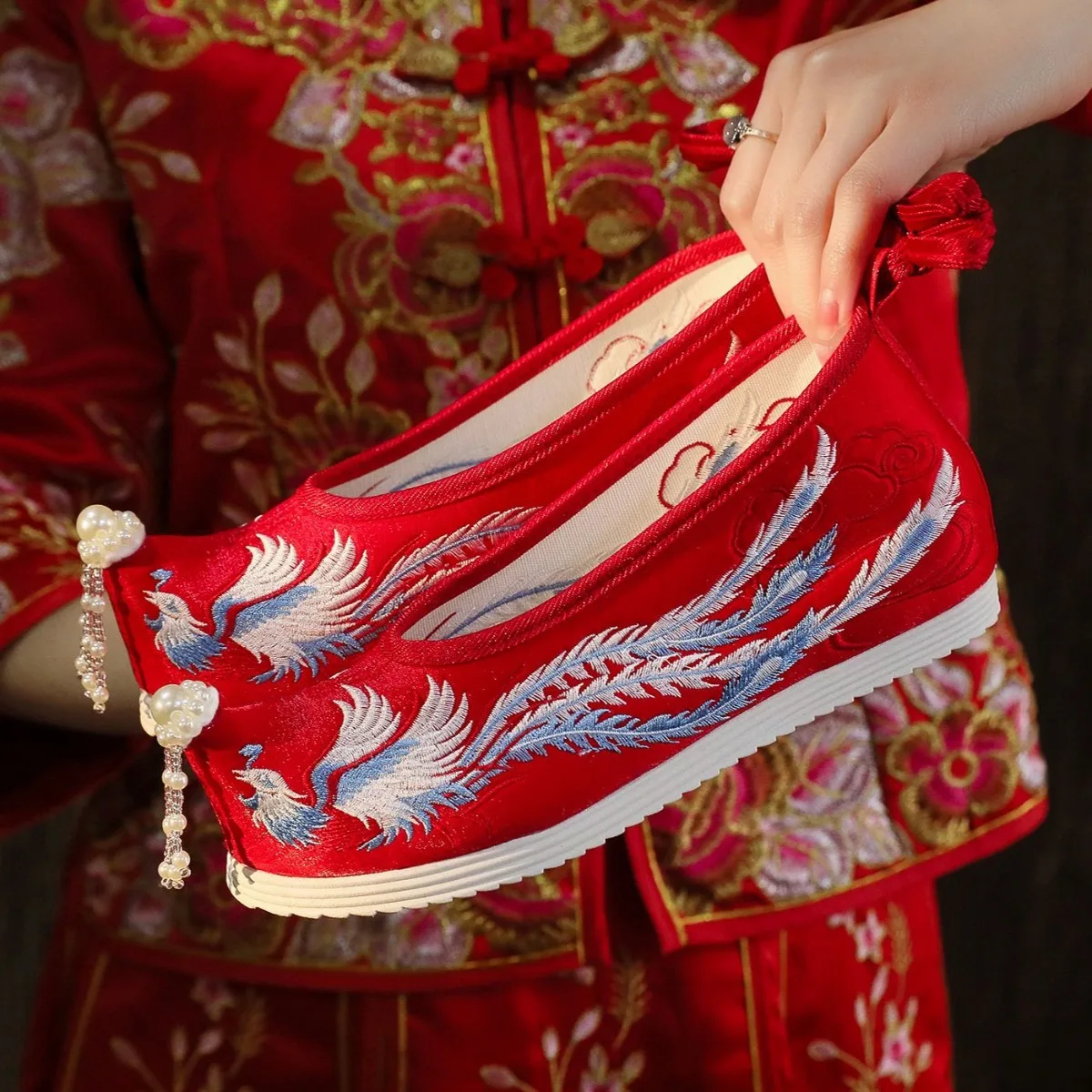 Women Ming Dynasty Slip-on Hanfu Shoes Embroidered Cloth Shoes Wedge Soft Sole Height Increase Ethnic Student Versatile Footwear