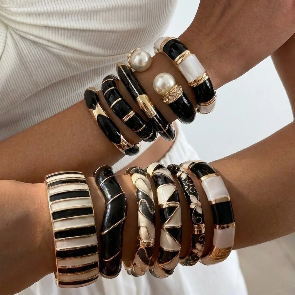 Vintage Schwarz-Weiß Gesplittete Emaille-Manschettenarmbänder für Damen und Herren, Punk Geometrisches Blumenmuster, Wellenförmiger Bambus-Gelenk-Armreif Schmuck – Detail 4