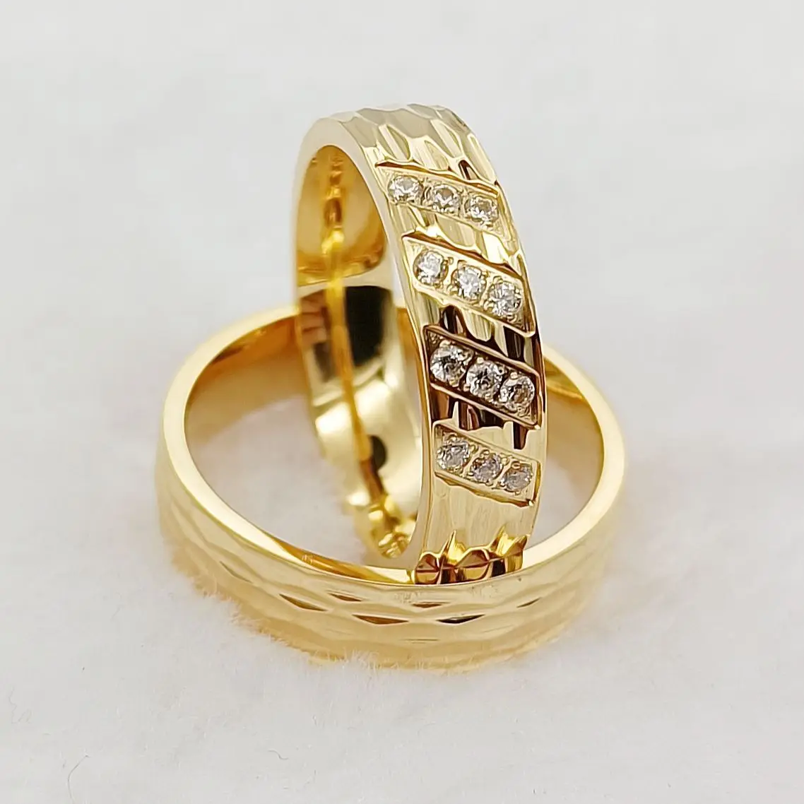 Luxury Wedding Rings for Men and Women High Quality Handmade Hammered Western 18k Gold Plated Titanium Jewelry Love Couples Ring