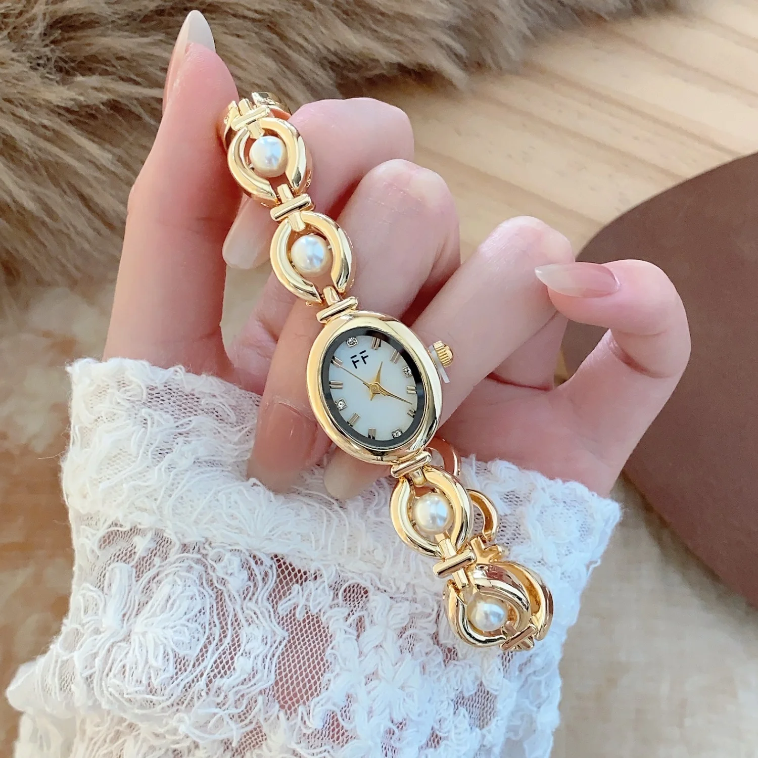 

Fashionable White Green Round Beads Ladies' Watch Light Luxury Exquisite Bracelet Clock Wristwatch Retro Women's Watches Relógio