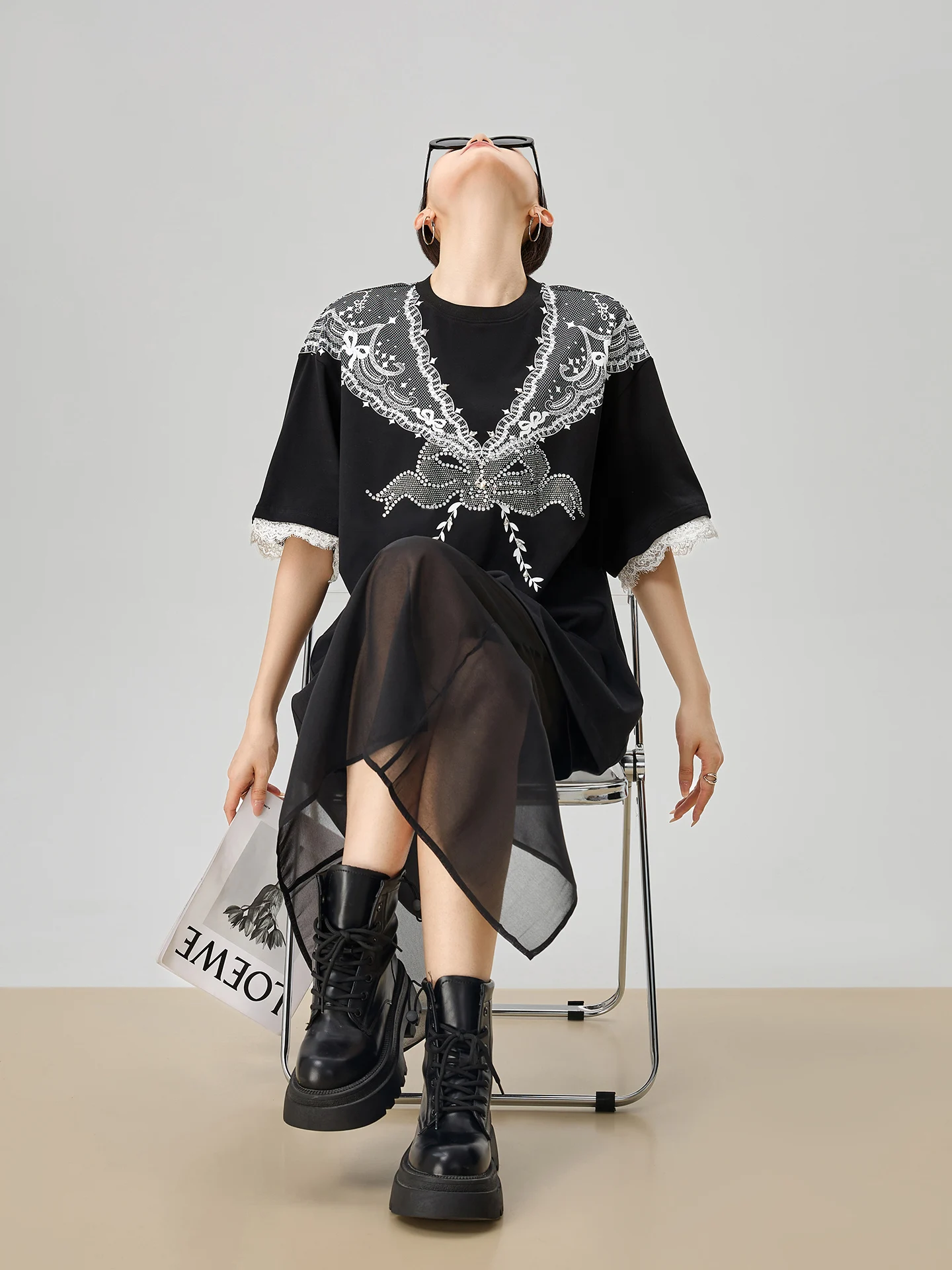 

Летняя женская футболка с красивым кружевным принтом, коротким рукавом, черная, украшенная стразами, укороченный топ в корейском стиле, прямого кроя