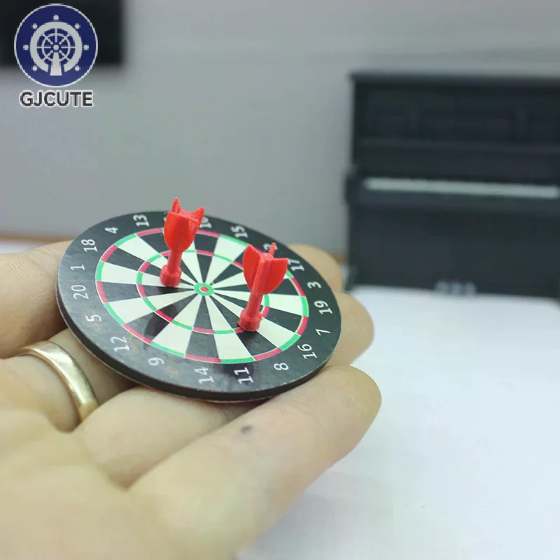 다트 보드 미니어처 인형의 집 게임 세트; 역할놀이 장난감; 인형의 집 미니어처; 홈 데코 액세서리.