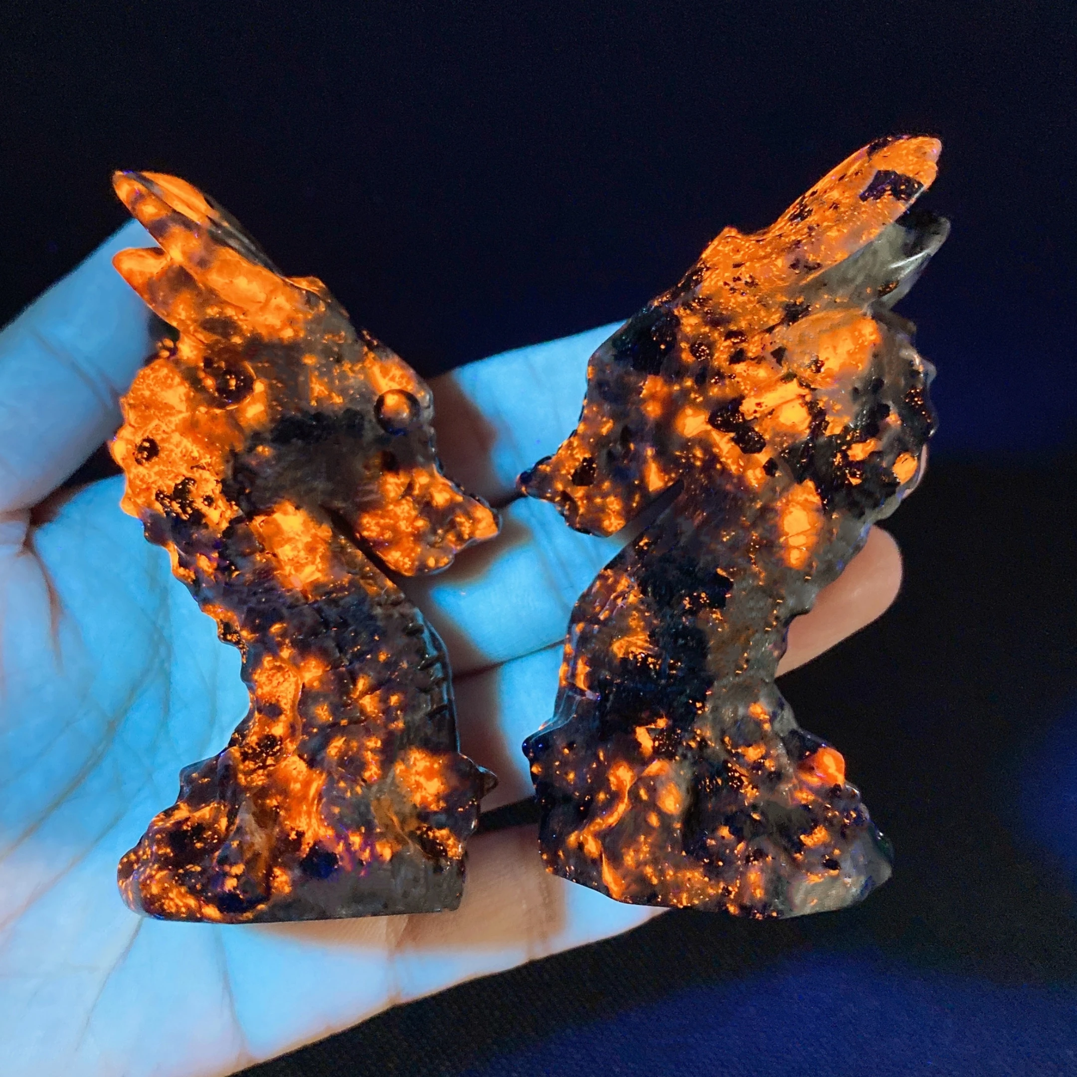 75mm Natural Yooperlite Dragon Fluoresce Sodalite Figurine Crystal Flame Stones Statue Healing Spiritual Home Office Decor Gift