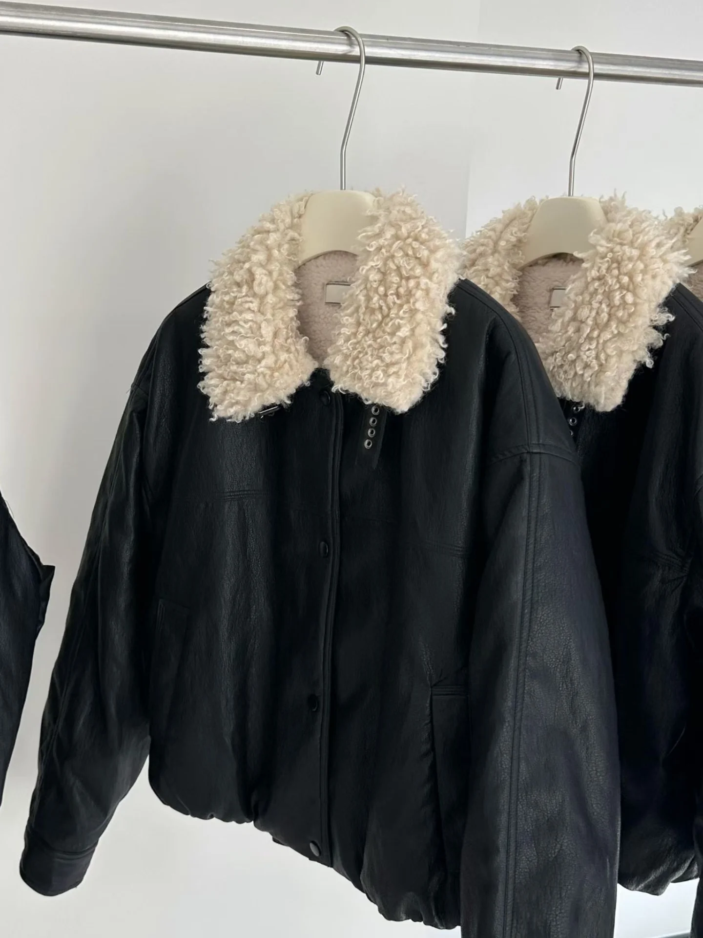 

Thickened Short Black Lamb Fur Jacket Warm Retro Baby Sauce Coat Stand Collar Long Sleeve Cotton Clothes for Women Spring Season