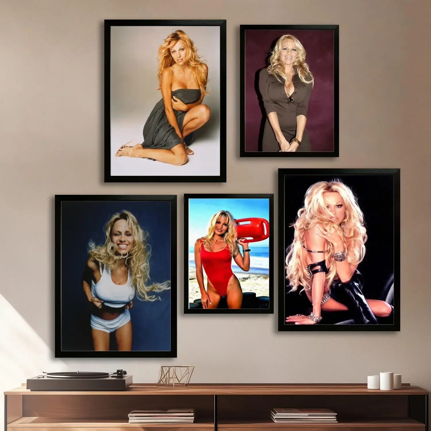 Pamela Anderson Canvas Art Poster and Wall Art, Picture Print, Modern Family Bedroom Decor, Posters,Decorative painting