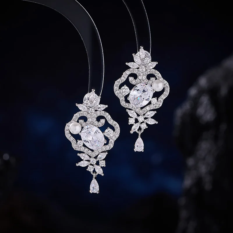 Orecchini in zircone di fascia alta ed eleganti in stile cinese, cheongsam di nuvole di buon auspicio retrò in stile cinese e orecchini in stile corte